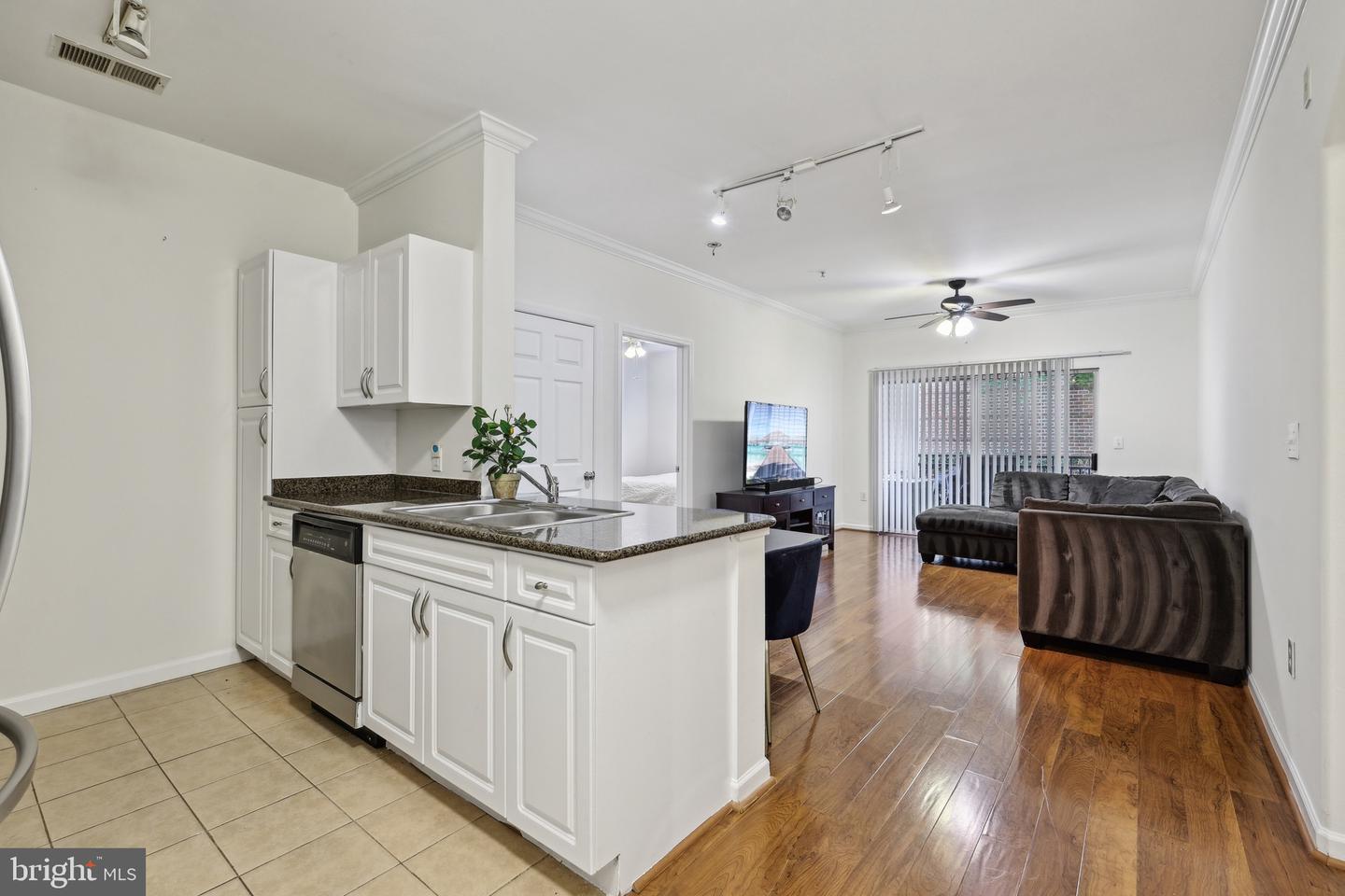 12925 CENTRE PARK CIR #106, HERNDON, Virginia 20171, 2 Bedrooms Bedrooms, ,2 BathroomsBathrooms,Residential,For sale,12925 CENTRE PARK CIR #106,VAFX2244244 MLS # VAFX2244244