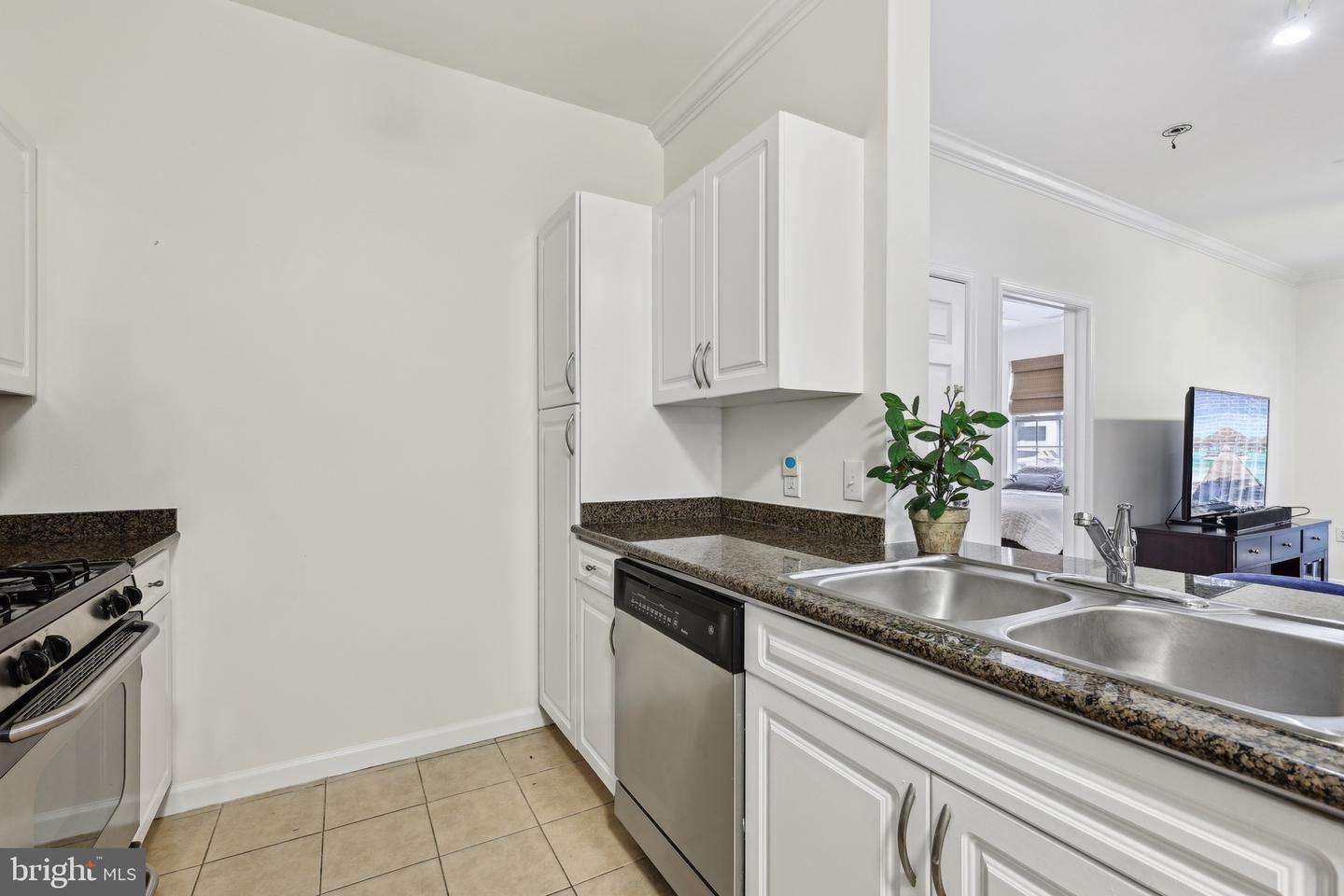 12925 CENTRE PARK CIR #106, HERNDON, Virginia 20171, 2 Bedrooms Bedrooms, ,2 BathroomsBathrooms,Residential,For sale,12925 CENTRE PARK CIR #106,VAFX2244244 MLS # VAFX2244244