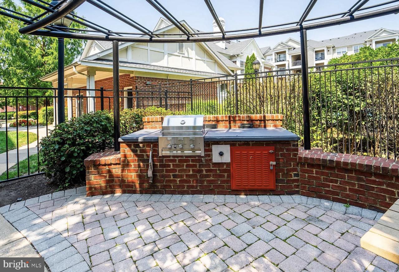 12925 CENTRE PARK CIR #106, HERNDON, Virginia 20171, 2 Bedrooms Bedrooms, ,2 BathroomsBathrooms,Residential,For sale,12925 CENTRE PARK CIR #106,VAFX2244244 MLS # VAFX2244244
