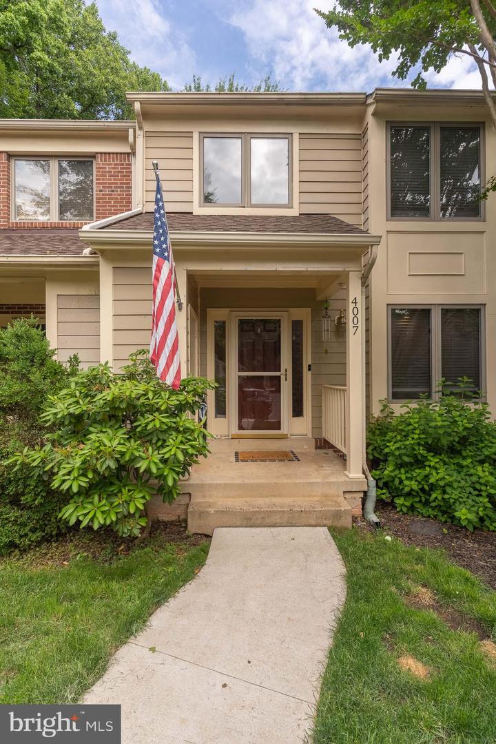 4007 LAKE GLEN RD, FAIRFAX, Virginia 22033, 3 Bedrooms Bedrooms, ,3 BathroomsBathrooms,Residential,For sale,4007 LAKE GLEN RD,VAFX2244328 MLS # VAFX2244328