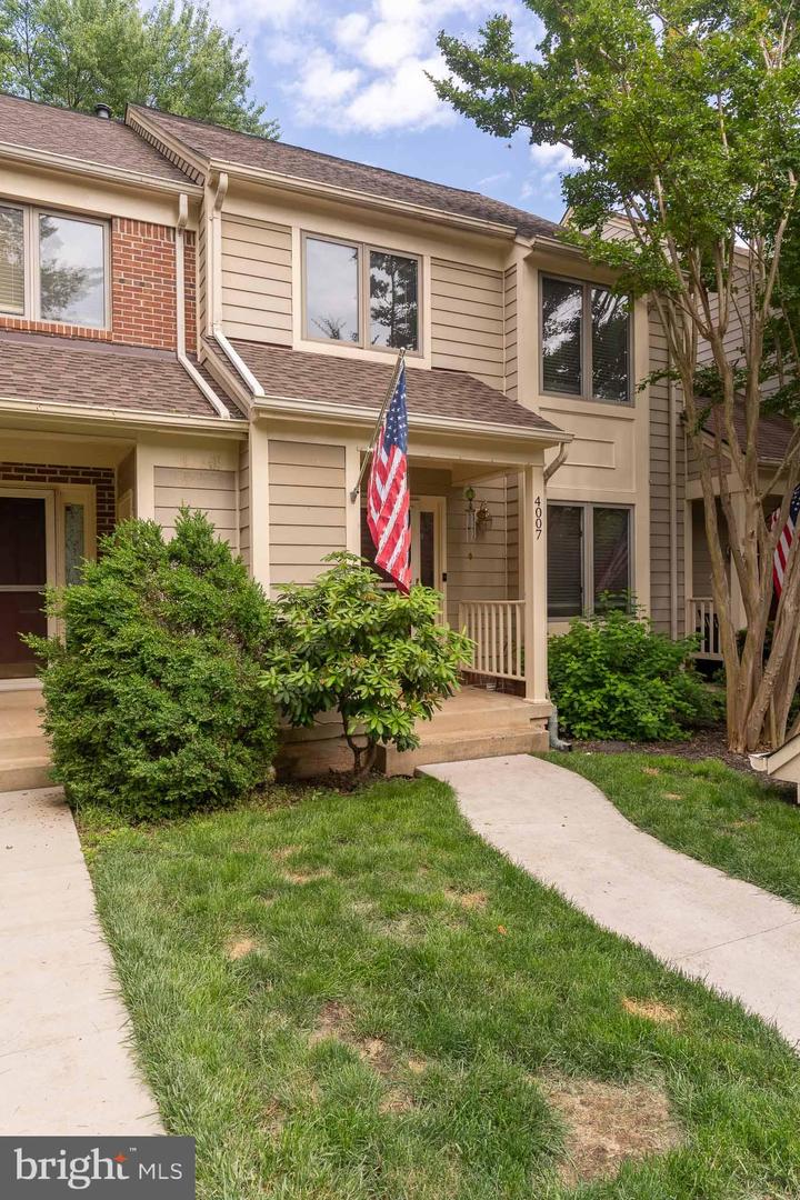 4007 LAKE GLEN RD, FAIRFAX, Virginia 22033, 3 Bedrooms Bedrooms, ,3 BathroomsBathrooms,Residential,For sale,4007 LAKE GLEN RD,VAFX2244328 MLS # VAFX2244328