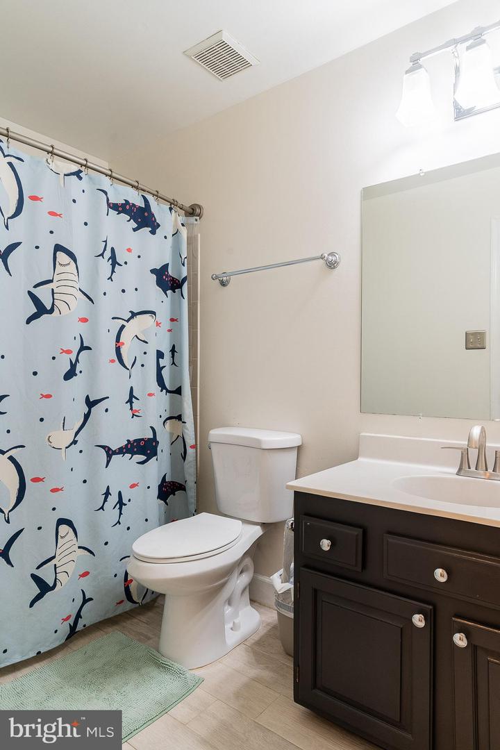 4007 LAKE GLEN RD, FAIRFAX, Virginia 22033, 3 Bedrooms Bedrooms, ,3 BathroomsBathrooms,Residential,For sale,4007 LAKE GLEN RD,VAFX2244328 MLS # VAFX2244328