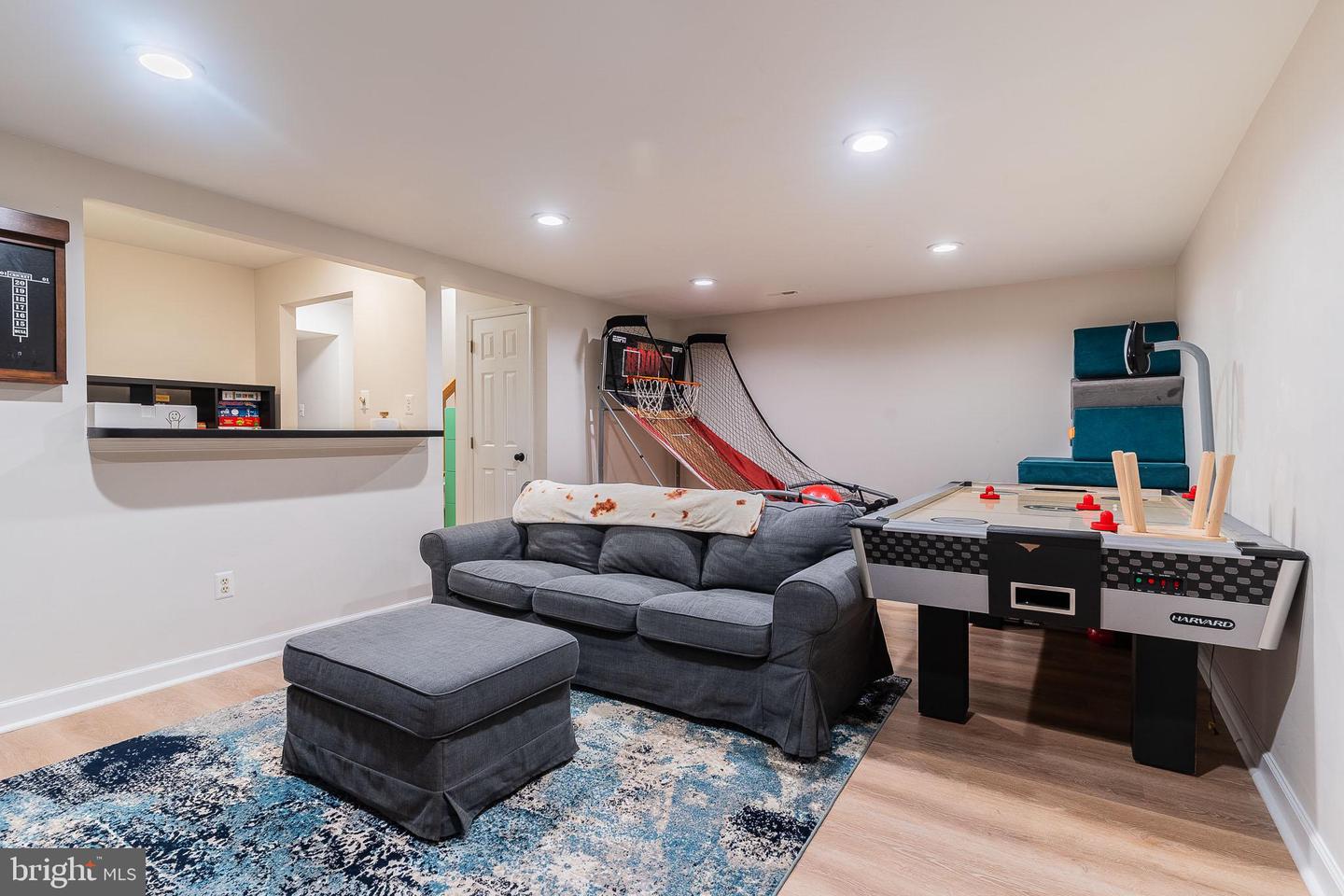 4007 LAKE GLEN RD, FAIRFAX, Virginia 22033, 3 Bedrooms Bedrooms, ,3 BathroomsBathrooms,Residential,For sale,4007 LAKE GLEN RD,VAFX2244328 MLS # VAFX2244328