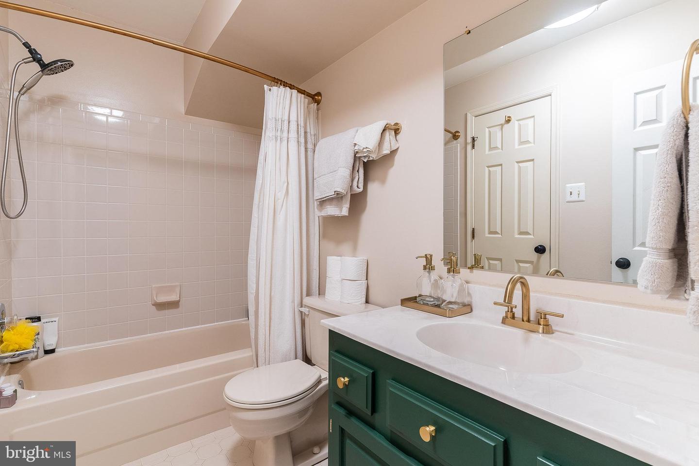 4007 LAKE GLEN RD, FAIRFAX, Virginia 22033, 3 Bedrooms Bedrooms, ,3 BathroomsBathrooms,Residential,For sale,4007 LAKE GLEN RD,VAFX2244328 MLS # VAFX2244328