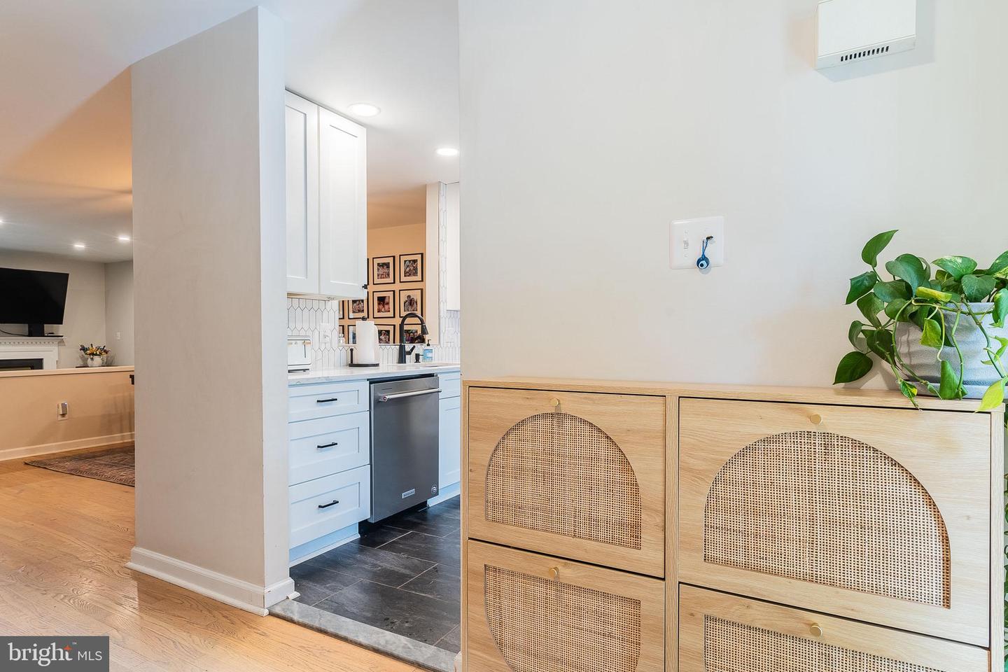 4007 LAKE GLEN RD, FAIRFAX, Virginia 22033, 3 Bedrooms Bedrooms, ,3 BathroomsBathrooms,Residential,For sale,4007 LAKE GLEN RD,VAFX2244328 MLS # VAFX2244328