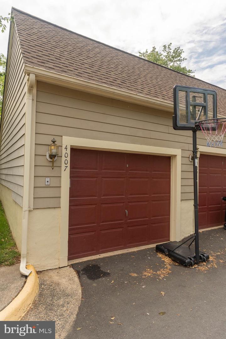 4007 LAKE GLEN RD, FAIRFAX, Virginia 22033, 3 Bedrooms Bedrooms, ,3 BathroomsBathrooms,Residential,For sale,4007 LAKE GLEN RD,VAFX2244328 MLS # VAFX2244328