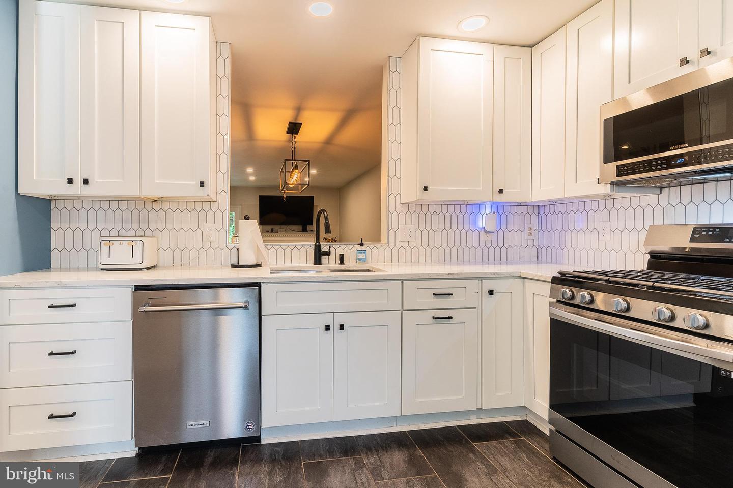 4007 LAKE GLEN RD, FAIRFAX, Virginia 22033, 3 Bedrooms Bedrooms, ,3 BathroomsBathrooms,Residential,For sale,4007 LAKE GLEN RD,VAFX2244328 MLS # VAFX2244328
