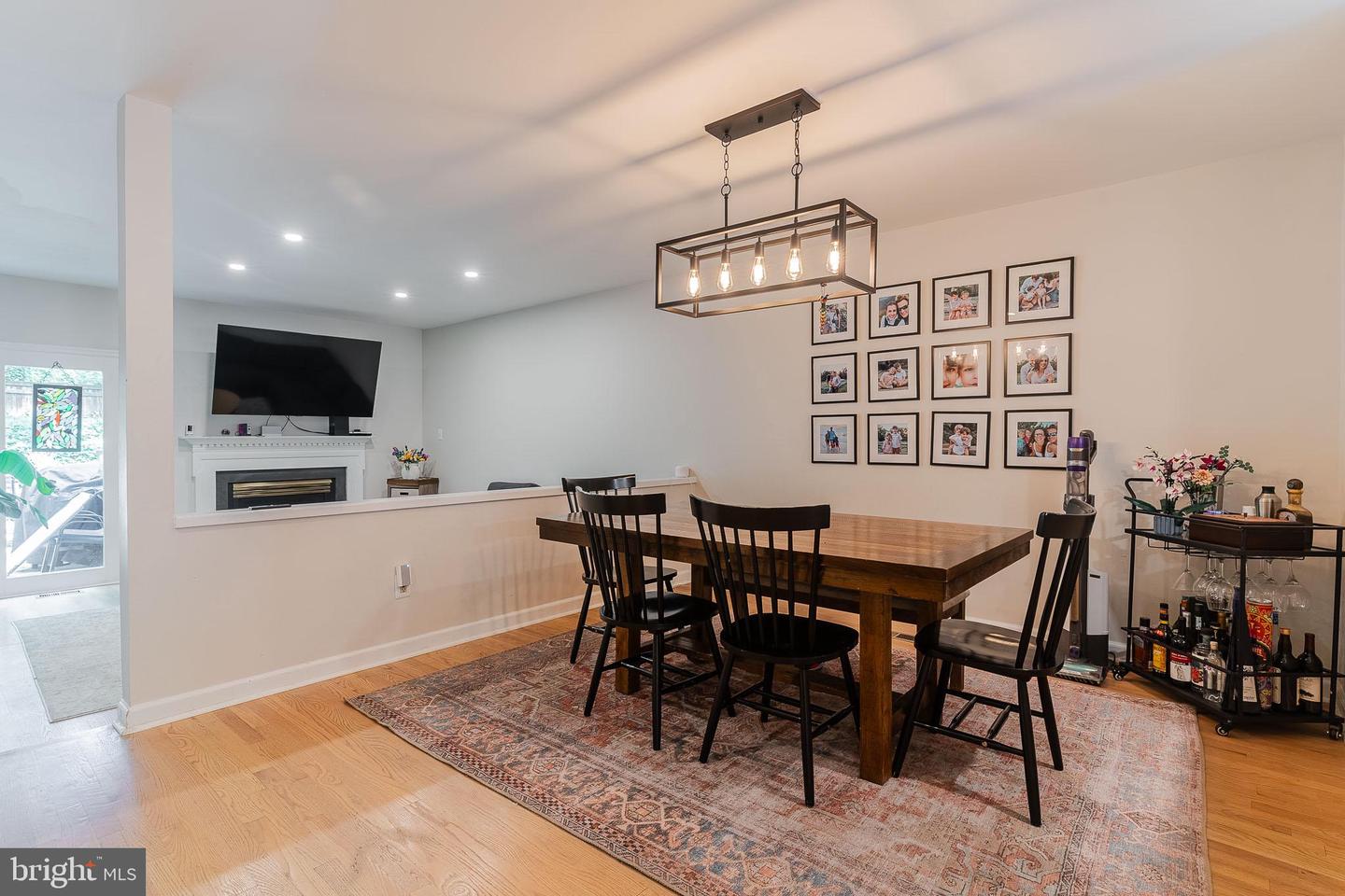 4007 LAKE GLEN RD, FAIRFAX, Virginia 22033, 3 Bedrooms Bedrooms, ,3 BathroomsBathrooms,Residential,For sale,4007 LAKE GLEN RD,VAFX2244328 MLS # VAFX2244328