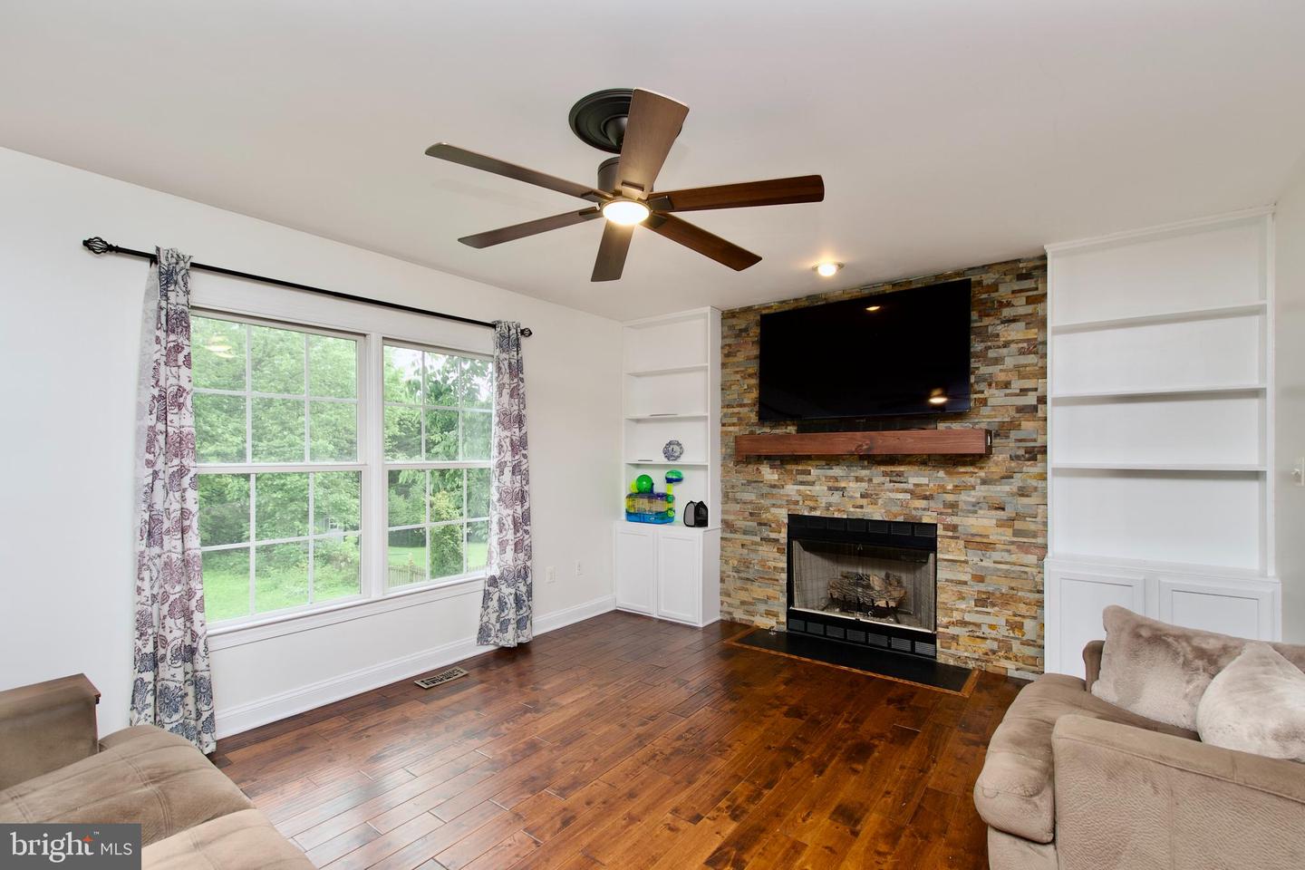 8919 KIGER ST, LORTON, Virginia 22079, 5 Bedrooms Bedrooms, ,3 BathroomsBathrooms,Residential,For sale,8919 KIGER ST,VAFX2244118 MLS # VAFX2244118