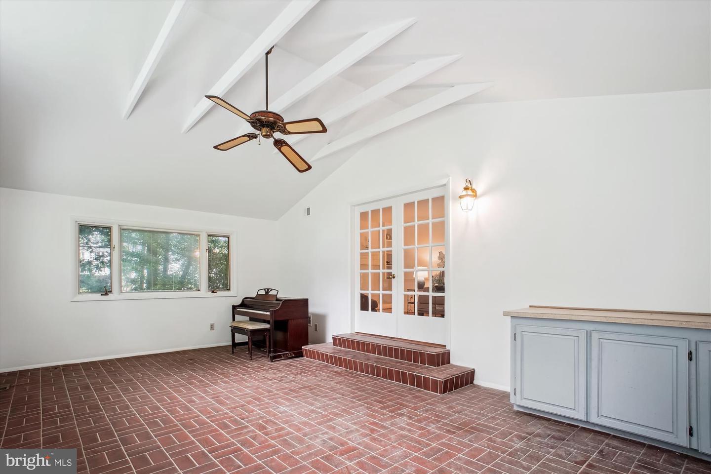 944 WAR ADMIRAL ST, GREAT FALLS, Virginia 22066, 4 Bedrooms Bedrooms, ,2 BathroomsBathrooms,Residential,For sale,944 WAR ADMIRAL ST,VAFX2244224 MLS # VAFX2244224