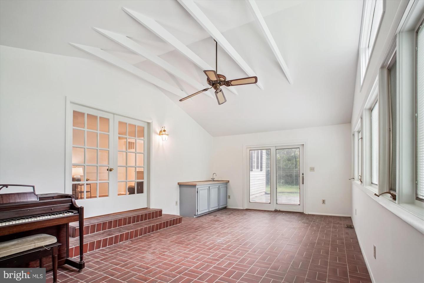 944 WAR ADMIRAL ST, GREAT FALLS, Virginia 22066, 4 Bedrooms Bedrooms, ,2 BathroomsBathrooms,Residential,For sale,944 WAR ADMIRAL ST,VAFX2244224 MLS # VAFX2244224