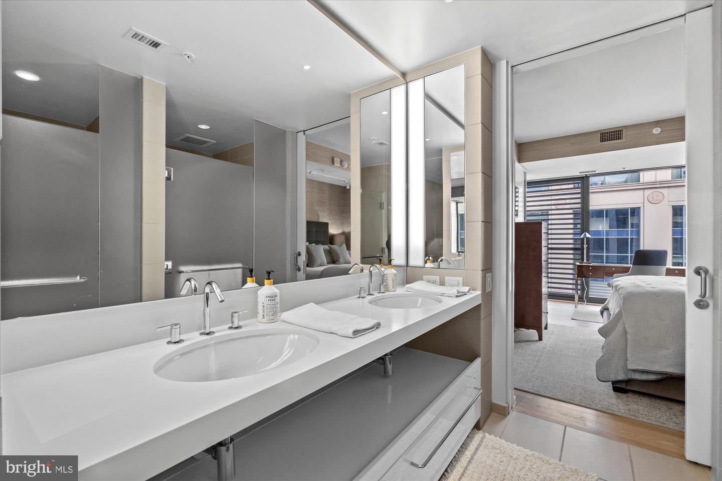 925 H ST NW #810, WASHINGTON, District Of Columbia 20001, 2 Bedrooms Bedrooms, ,2 BathroomsBathrooms,Residential,For sale,925 H ST NW #810,DCDC2203270 MLS # DCDC2203270