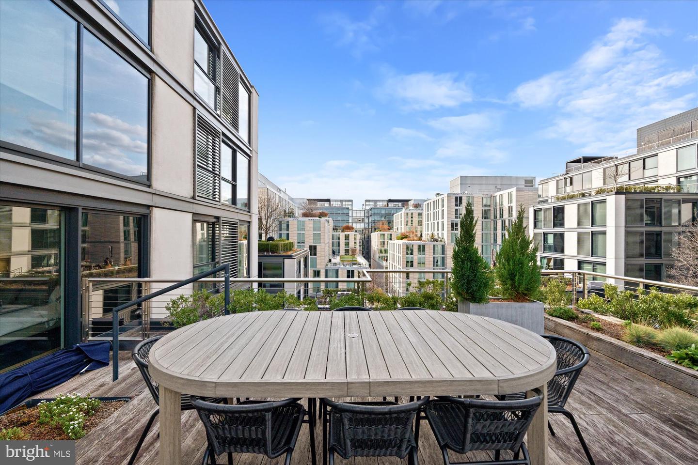 925 H ST NW #810, WASHINGTON, District Of Columbia 20001, 2 Bedrooms Bedrooms, ,2 BathroomsBathrooms,Residential,For sale,925 H ST NW #810,DCDC2203270 MLS # DCDC2203270