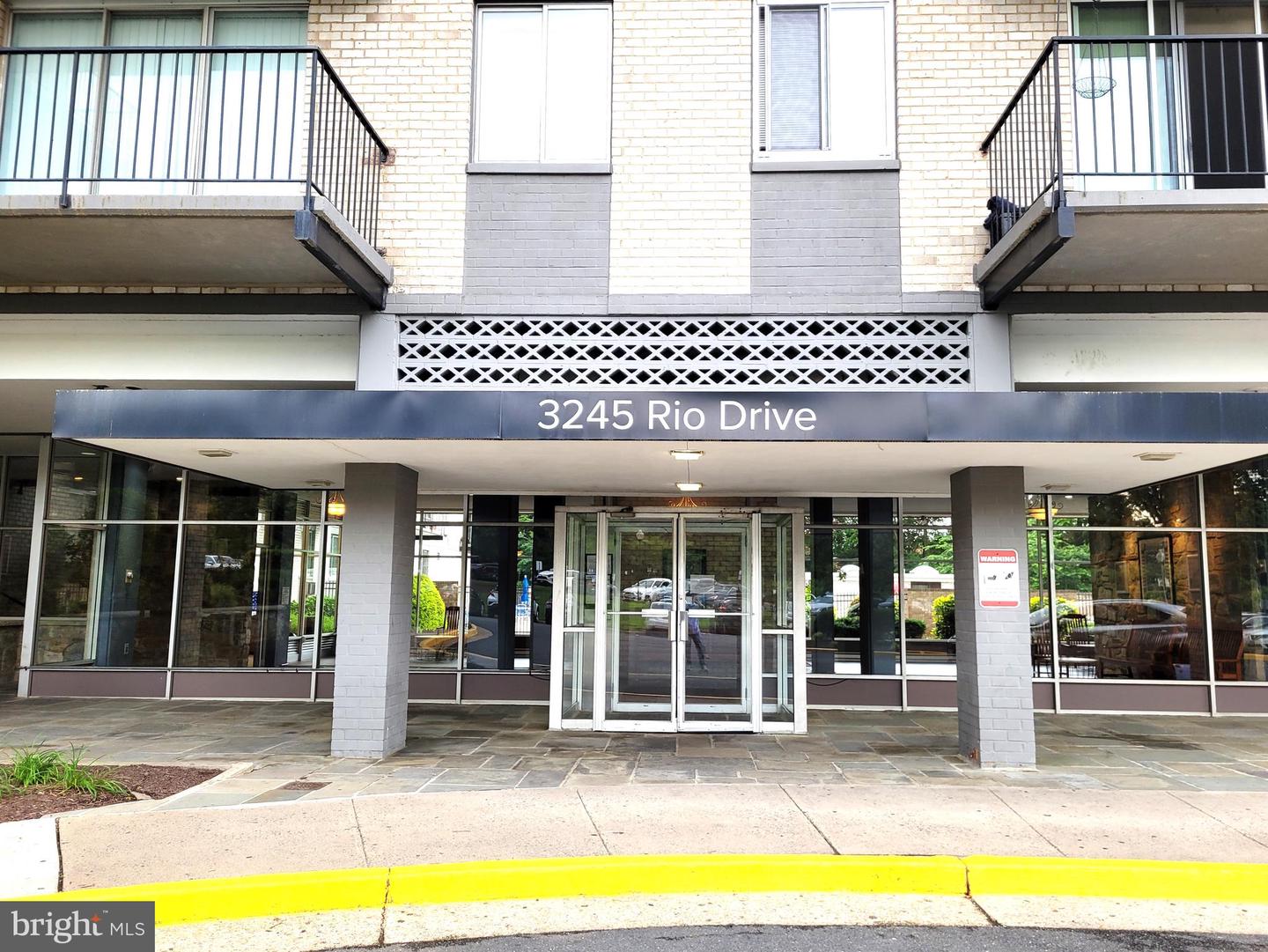 3245 RIO DR #415, FALLS CHURCH, Virginia 22041, 2 Bedrooms Bedrooms, ,2 BathroomsBathrooms,Residential,For sale,3245 RIO DR #415,VAFX2244462 MLS # VAFX2244462