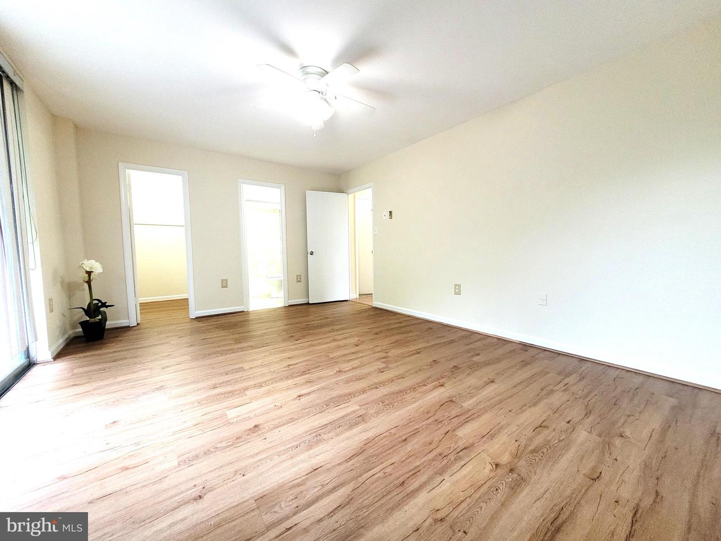 3245 RIO DR #415, FALLS CHURCH, Virginia 22041, 2 Bedrooms Bedrooms, ,2 BathroomsBathrooms,Residential,For sale,3245 RIO DR #415,VAFX2244462 MLS # VAFX2244462