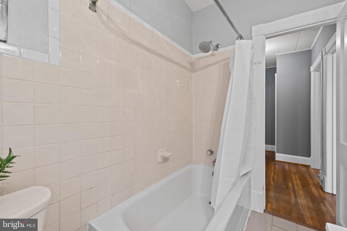 5112 CONNECTICUT AVE NW #201, WASHINGTON, District Of Columbia 20008, 2 Bedrooms Bedrooms, 5 Rooms Rooms,1 BathroomBathrooms,Residential,For sale,5112 CONNECTICUT AVE NW #201,DCDC2203362 MLS # DCDC2203362