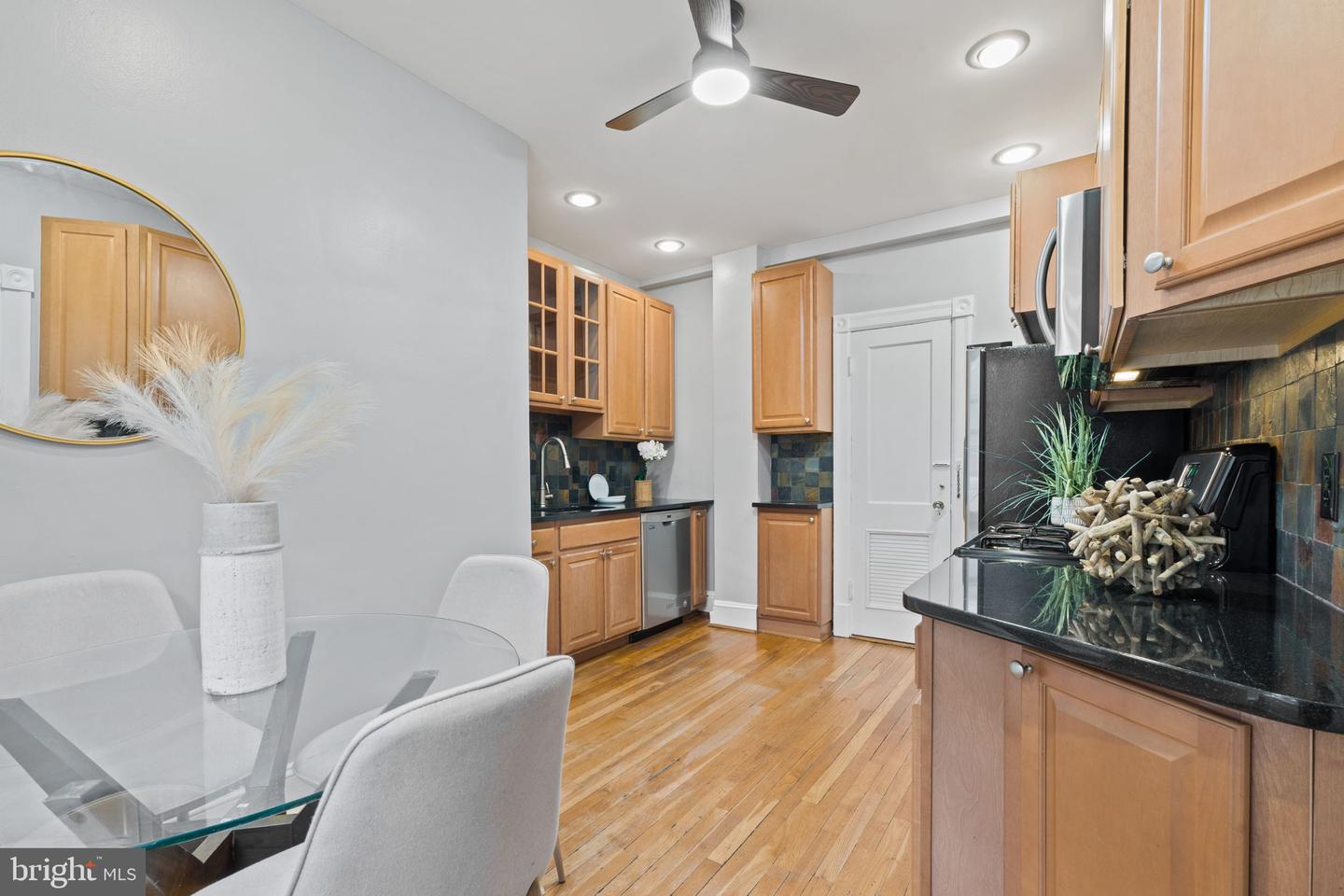 5112 CONNECTICUT AVE NW #201, WASHINGTON, District Of Columbia 20008, 2 Bedrooms Bedrooms, 5 Rooms Rooms,1 BathroomBathrooms,Residential,For sale,5112 CONNECTICUT AVE NW #201,DCDC2203362 MLS # DCDC2203362
