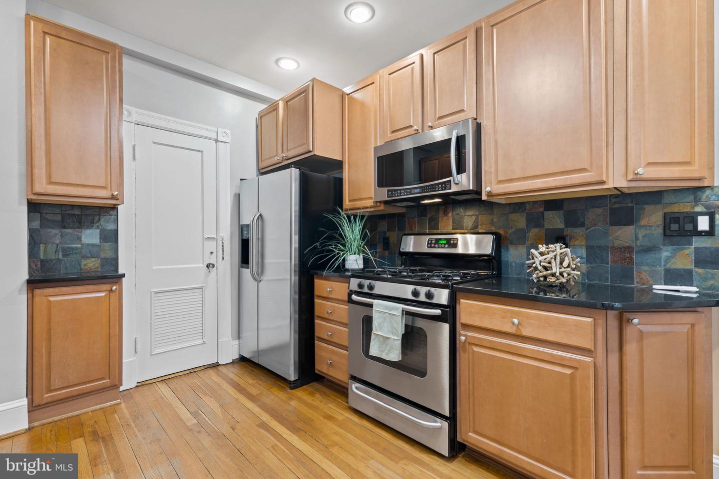 5112 CONNECTICUT AVE NW #201, WASHINGTON, District Of Columbia 20008, 2 Bedrooms Bedrooms, 5 Rooms Rooms,1 BathroomBathrooms,Residential,For sale,5112 CONNECTICUT AVE NW #201,DCDC2203362 MLS # DCDC2203362