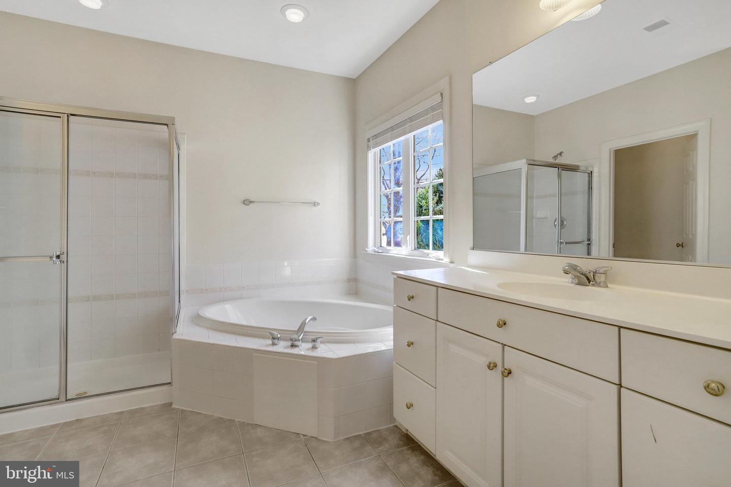 5614 JAMES GUNNELL LN, ALEXANDRIA, Virginia 22310, 4 Bedrooms Bedrooms, ,4 BathroomsBathrooms,Residential,For sale,5614 JAMES GUNNELL LN,VAFX2244572 MLS # VAFX2244572