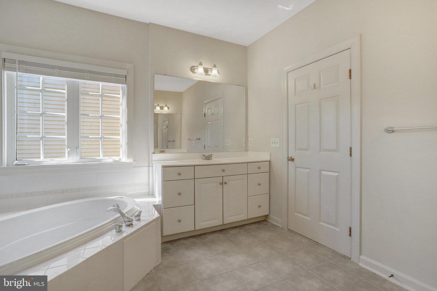 5614 JAMES GUNNELL LN, ALEXANDRIA, Virginia 22310, 4 Bedrooms Bedrooms, ,4 BathroomsBathrooms,Residential,For sale,5614 JAMES GUNNELL LN,VAFX2244572 MLS # VAFX2244572