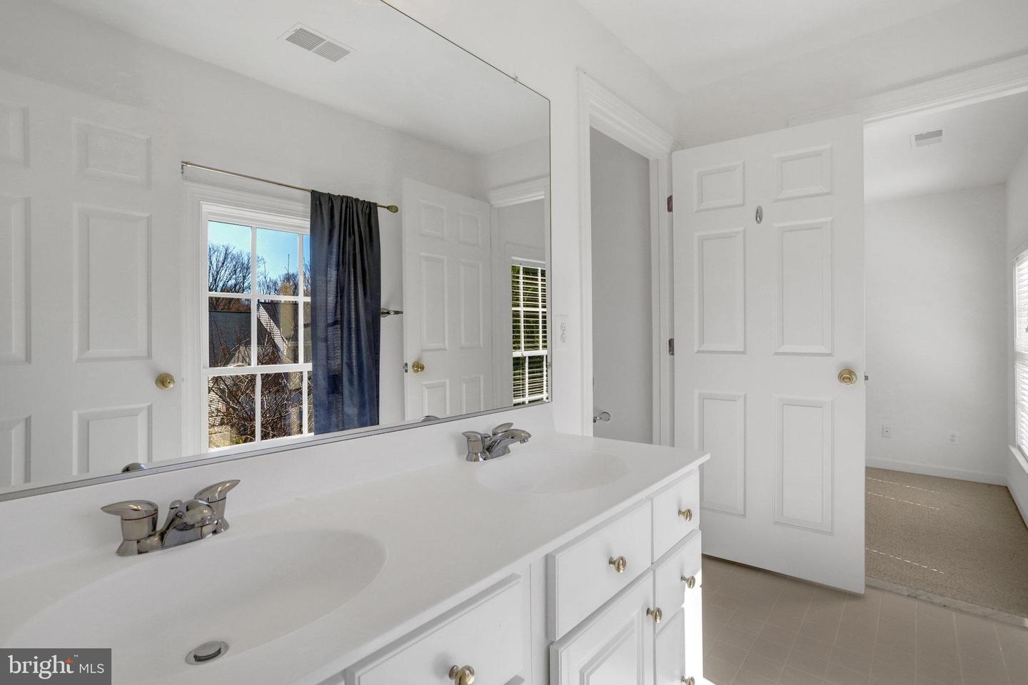 5614 JAMES GUNNELL LN, ALEXANDRIA, Virginia 22310, 4 Bedrooms Bedrooms, ,4 BathroomsBathrooms,Residential,For sale,5614 JAMES GUNNELL LN,VAFX2244572 MLS # VAFX2244572