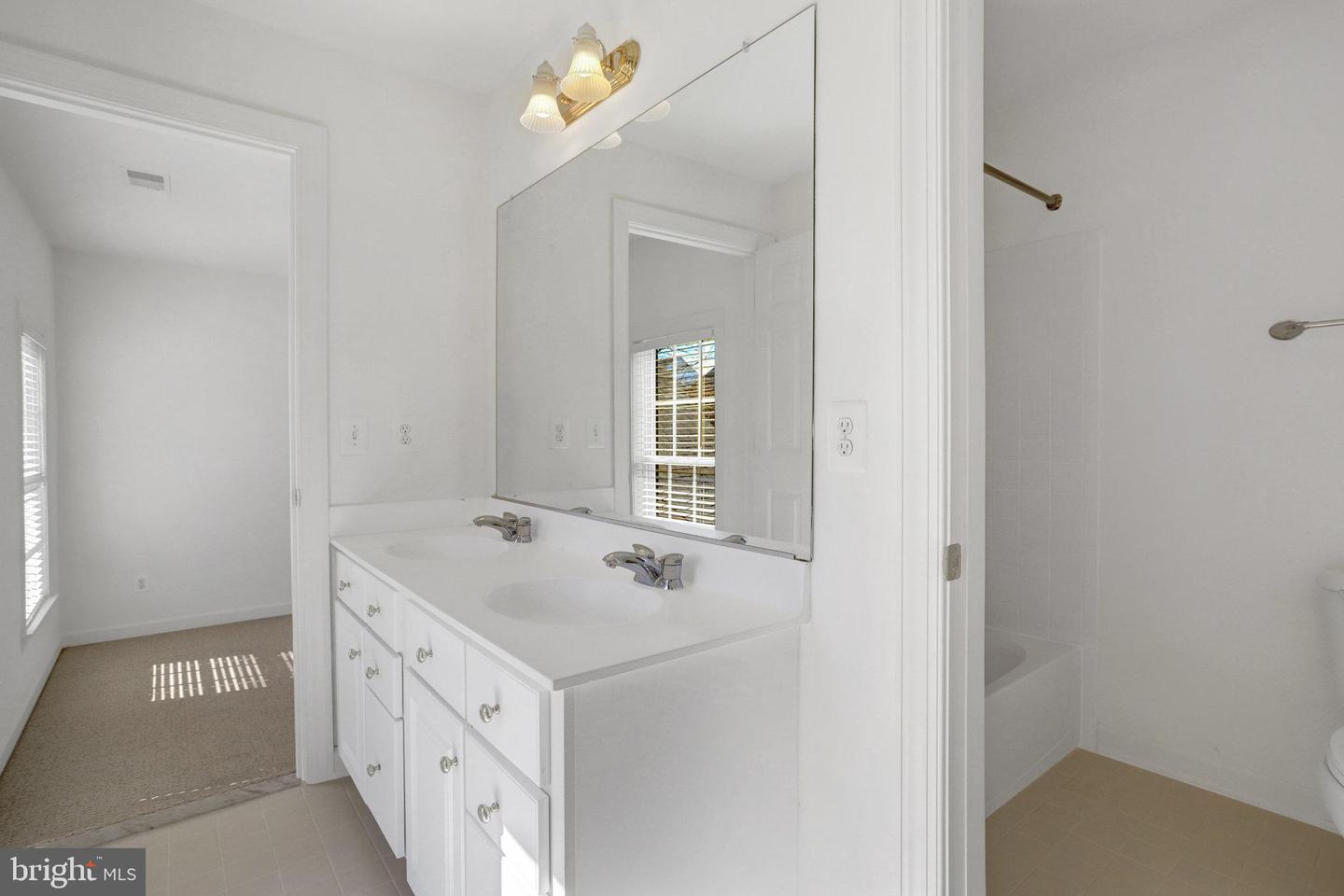 5614 JAMES GUNNELL LN, ALEXANDRIA, Virginia 22310, 4 Bedrooms Bedrooms, ,4 BathroomsBathrooms,Residential,For sale,5614 JAMES GUNNELL LN,VAFX2244572 MLS # VAFX2244572