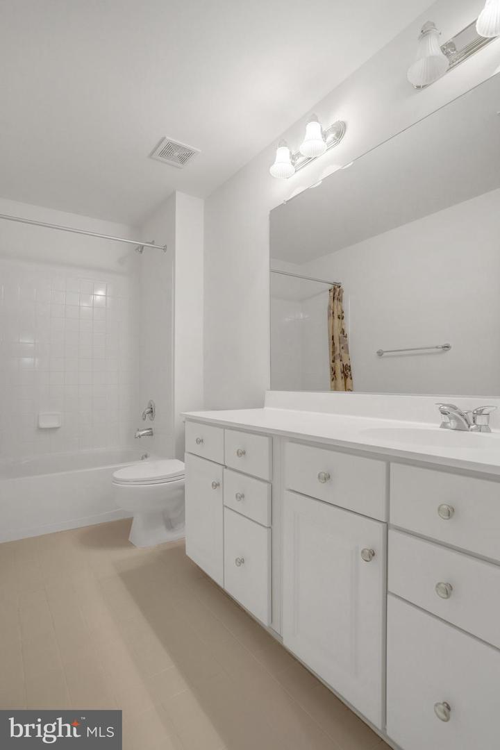 5614 JAMES GUNNELL LN, ALEXANDRIA, Virginia 22310, 4 Bedrooms Bedrooms, ,4 BathroomsBathrooms,Residential,For sale,5614 JAMES GUNNELL LN,VAFX2244572 MLS # VAFX2244572