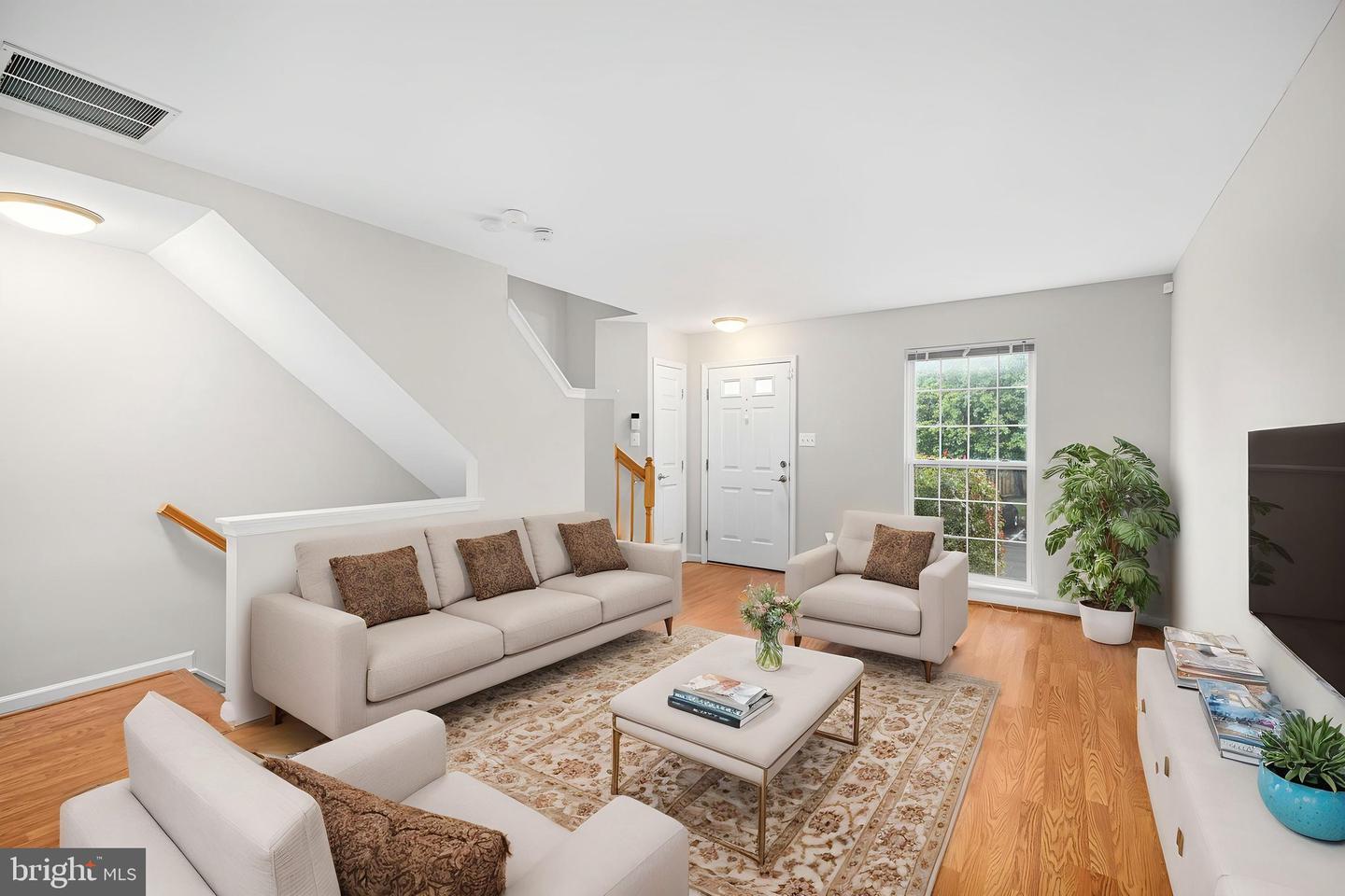 6387 MICHAEL ROBERT DR, SPRINGFIELD, Virginia 22150, 3 Bedrooms Bedrooms, 8 Rooms Rooms,2 BathroomsBathrooms,Residential,For sale,6387 MICHAEL ROBERT DR,VAFX2244576 MLS # VAFX2244576