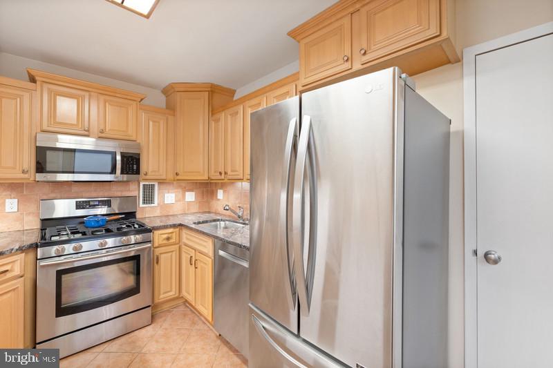 3001 VEAZEY NW #116, WASHINGTON, District Of Columbia 20008, 2 Bedrooms Bedrooms, ,2 BathroomsBathrooms,Residential,For sale,3001 VEAZEY NW #116,DCDC2203426 MLS # DCDC2203426