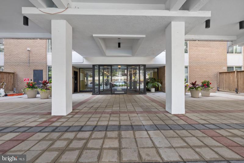 3001 VEAZEY NW #116, WASHINGTON, District Of Columbia 20008, 2 Bedrooms Bedrooms, ,2 BathroomsBathrooms,Residential,For sale,3001 VEAZEY NW #116,DCDC2203426 MLS # DCDC2203426