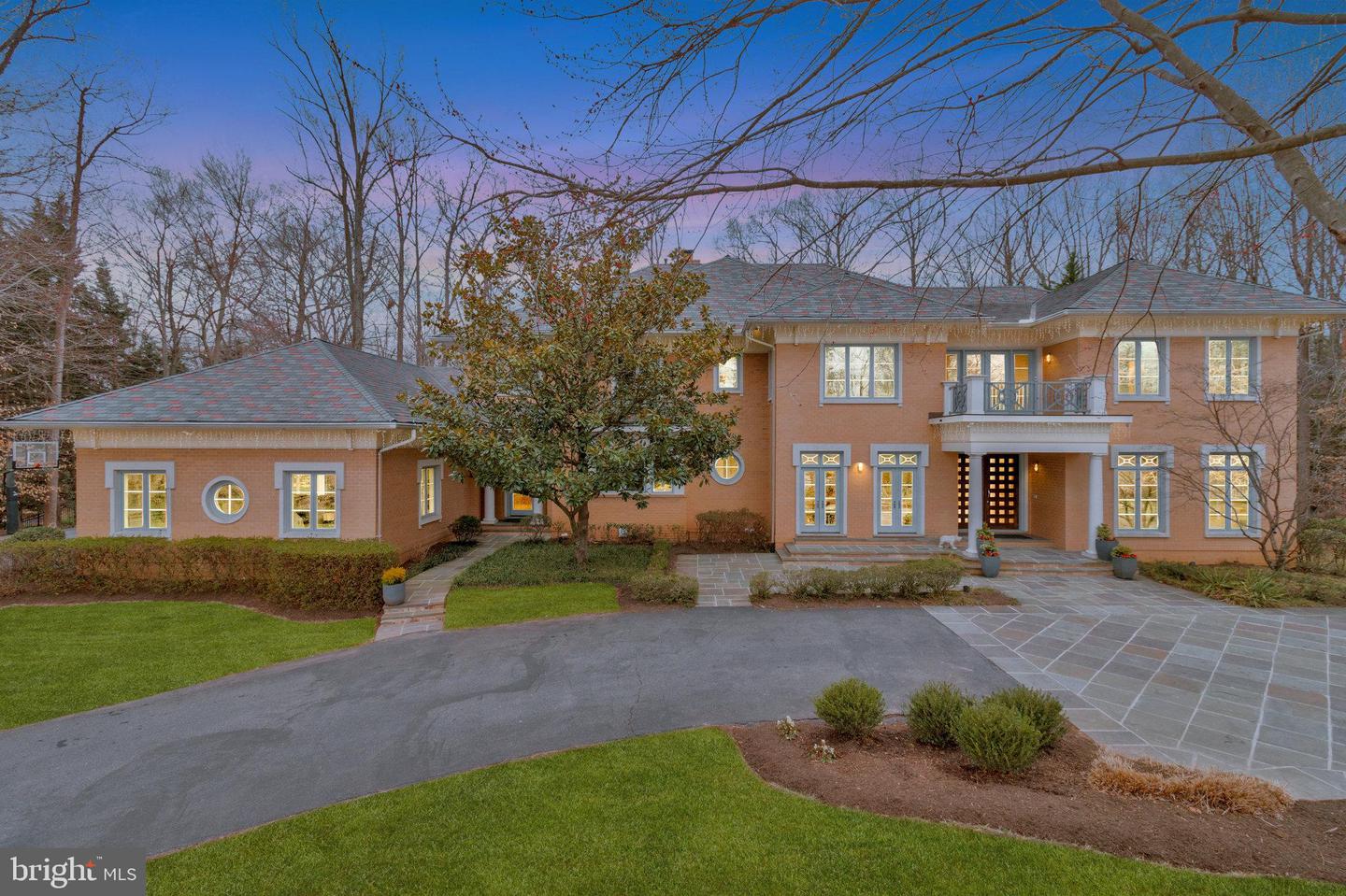 918 CENTRILLION DR, MCLEAN, Virginia 22102, 6 Bedrooms Bedrooms, ,6 BathroomsBathrooms,Residential,For sale,918 CENTRILLION DR,VAFX2244596 MLS # VAFX2244596