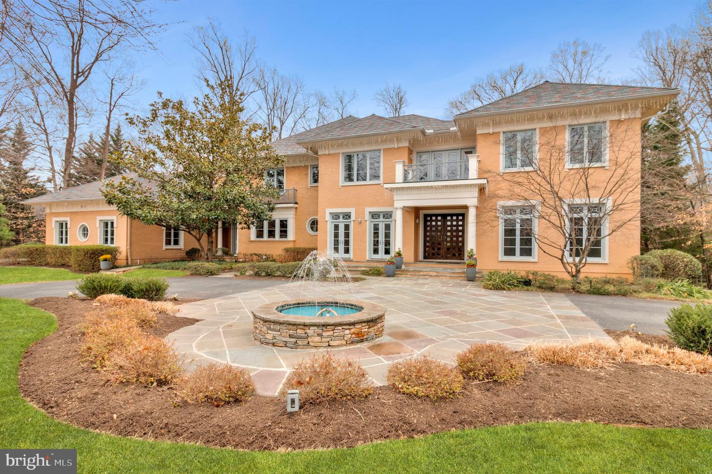 918 CENTRILLION DR, MCLEAN, Virginia 22102, 6 Bedrooms Bedrooms, ,6 BathroomsBathrooms,Residential,For sale,918 CENTRILLION DR,VAFX2244596 MLS # VAFX2244596