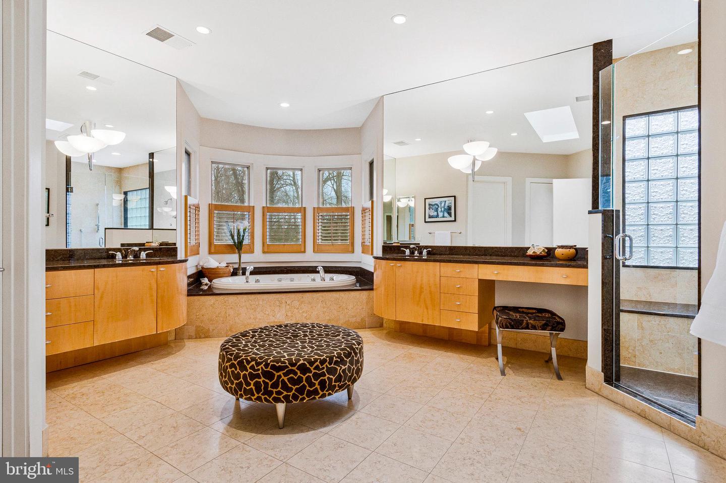 918 CENTRILLION DR, MCLEAN, Virginia 22102, 6 Bedrooms Bedrooms, ,6 BathroomsBathrooms,Residential,For sale,918 CENTRILLION DR,VAFX2244596 MLS # VAFX2244596