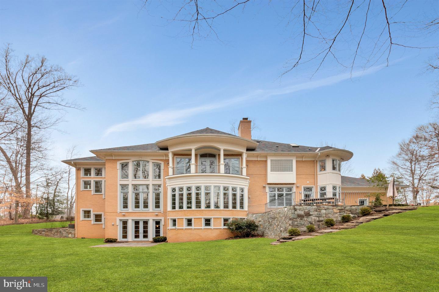 918 CENTRILLION DR, MCLEAN, Virginia 22102, 6 Bedrooms Bedrooms, ,6 BathroomsBathrooms,Residential,For sale,918 CENTRILLION DR,VAFX2244596 MLS # VAFX2244596