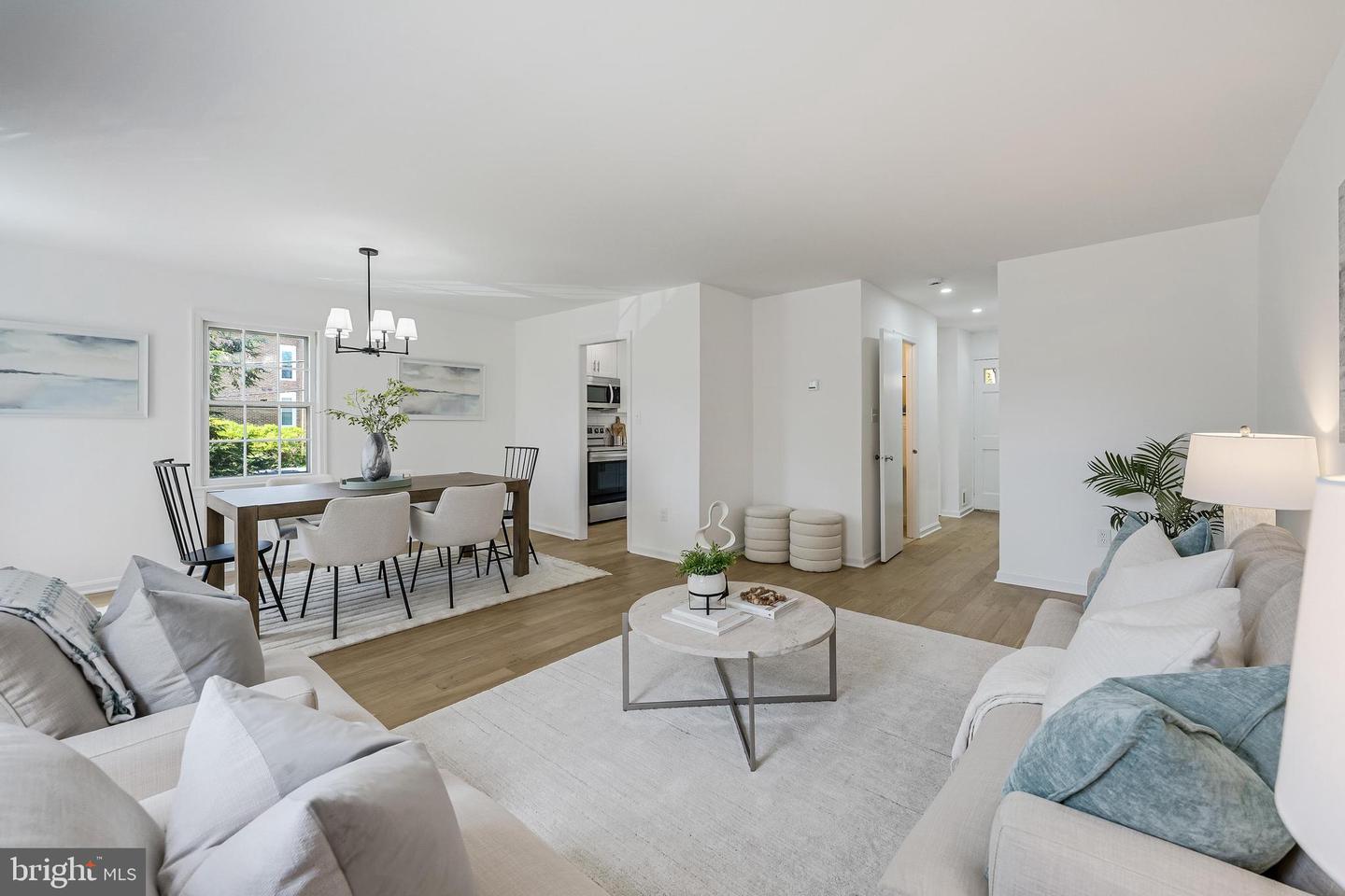 2111 N LINCOLN ST, ARLINGTON, Virginia 22207, 3 Bedrooms Bedrooms, ,3 BathroomsBathrooms,Residential,For sale,2111 N LINCOLN ST,VAAR2058494 MLS # VAAR2058494