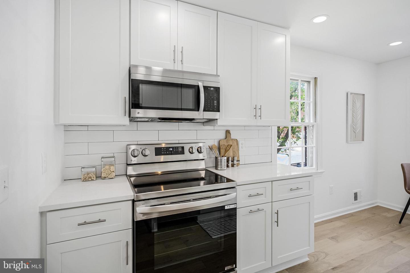 2111 N LINCOLN ST, ARLINGTON, Virginia 22207, 3 Bedrooms Bedrooms, ,3 BathroomsBathrooms,Residential,For sale,2111 N LINCOLN ST,VAAR2058494 MLS # VAAR2058494