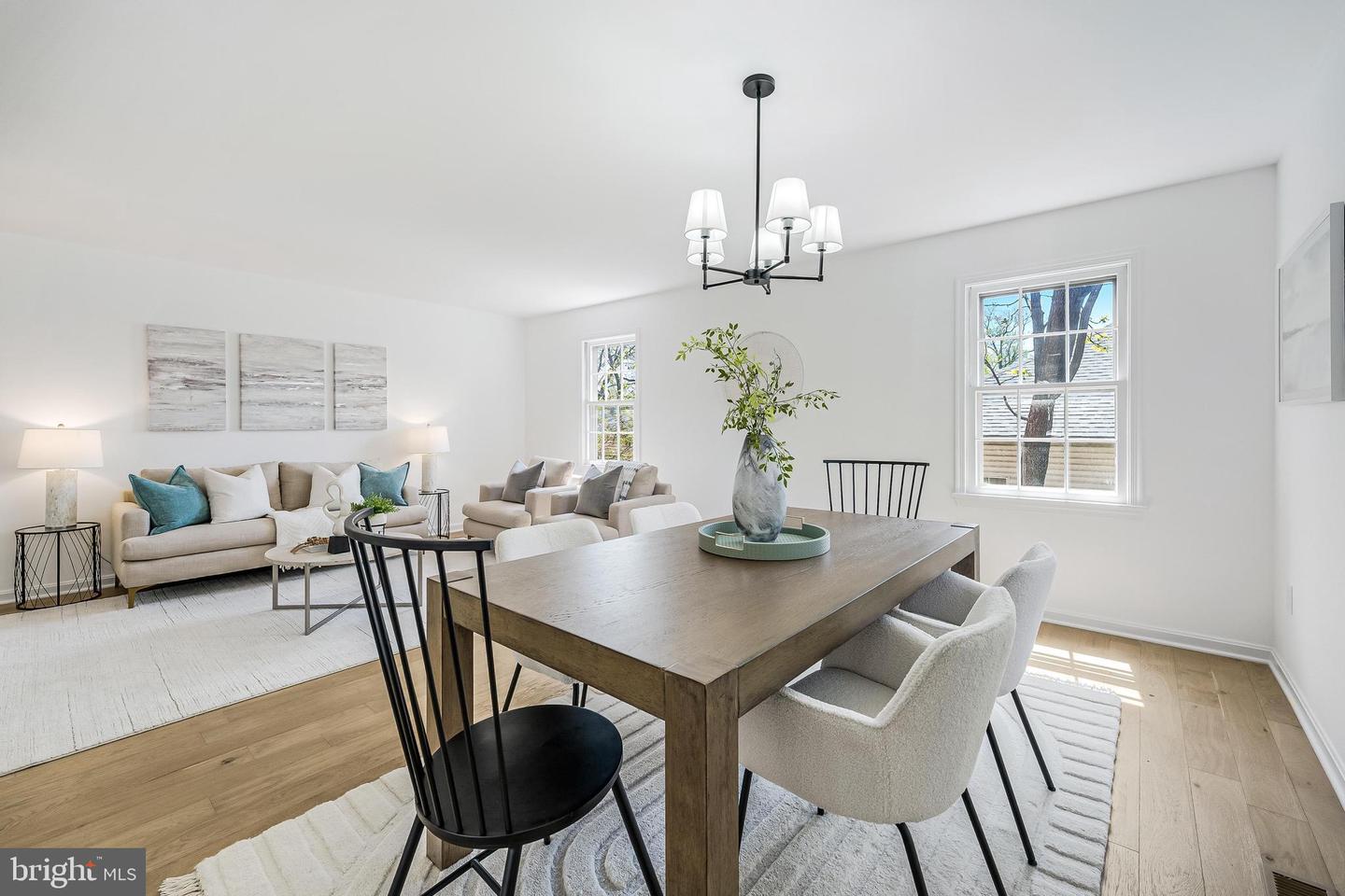 2111 N LINCOLN ST, ARLINGTON, Virginia 22207, 3 Bedrooms Bedrooms, ,3 BathroomsBathrooms,Residential,For sale,2111 N LINCOLN ST,VAAR2058494 MLS # VAAR2058494