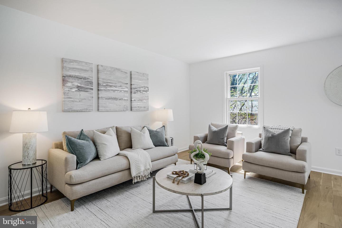 2111 N LINCOLN ST, ARLINGTON, Virginia 22207, 3 Bedrooms Bedrooms, ,3 BathroomsBathrooms,Residential,For sale,2111 N LINCOLN ST,VAAR2058494 MLS # VAAR2058494