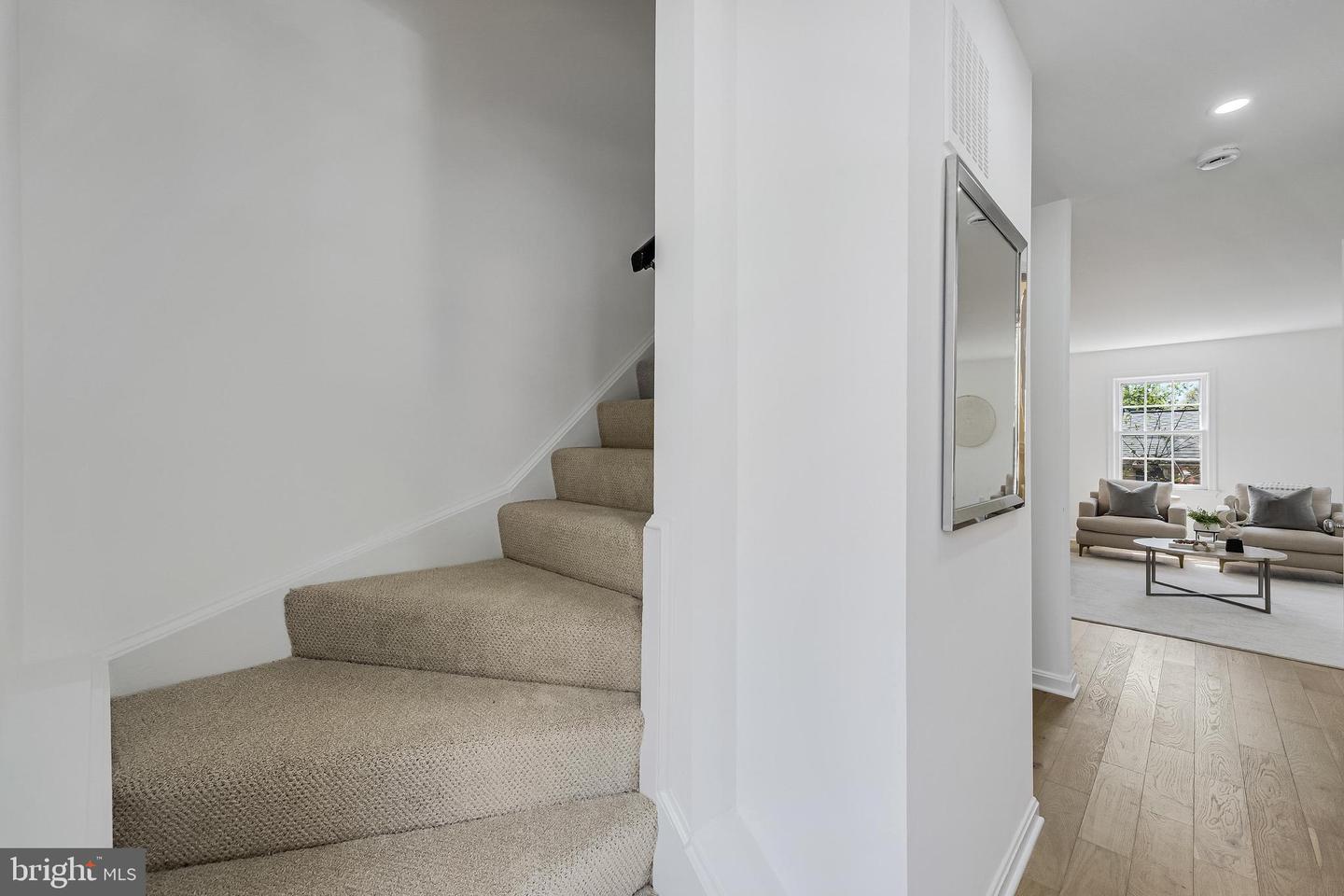 2111 N LINCOLN ST, ARLINGTON, Virginia 22207, 3 Bedrooms Bedrooms, ,3 BathroomsBathrooms,Residential,For sale,2111 N LINCOLN ST,VAAR2058494 MLS # VAAR2058494