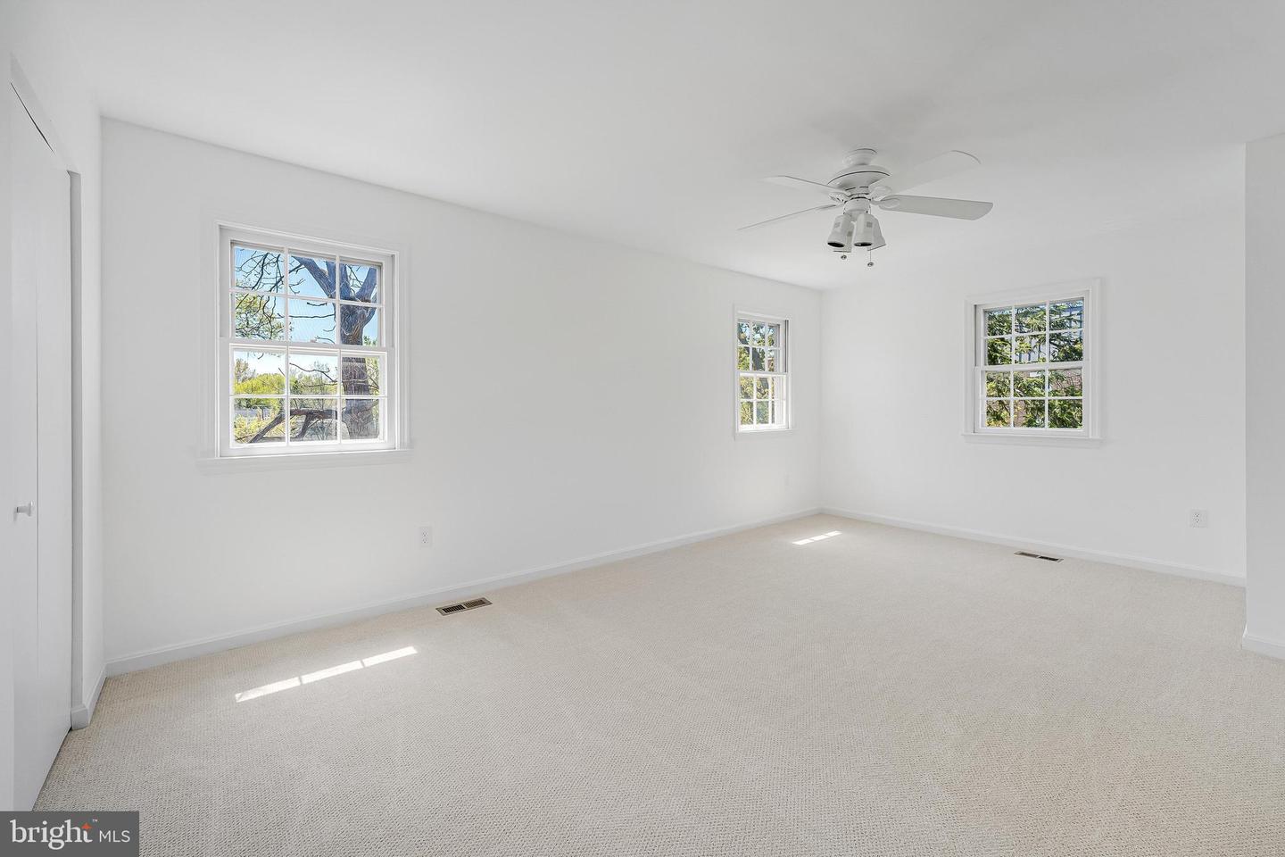 2111 N LINCOLN ST, ARLINGTON, Virginia 22207, 3 Bedrooms Bedrooms, ,3 BathroomsBathrooms,Residential,For sale,2111 N LINCOLN ST,VAAR2058494 MLS # VAAR2058494