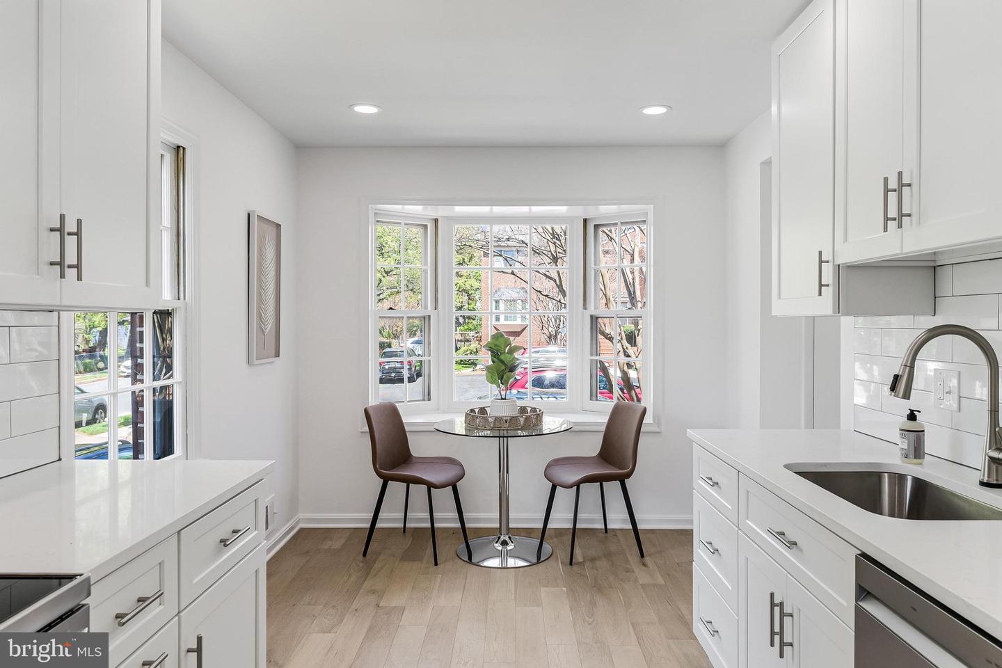 2111 N LINCOLN ST, ARLINGTON, Virginia 22207, 3 Bedrooms Bedrooms, ,3 BathroomsBathrooms,Residential,For sale,2111 N LINCOLN ST,VAAR2058494 MLS # VAAR2058494