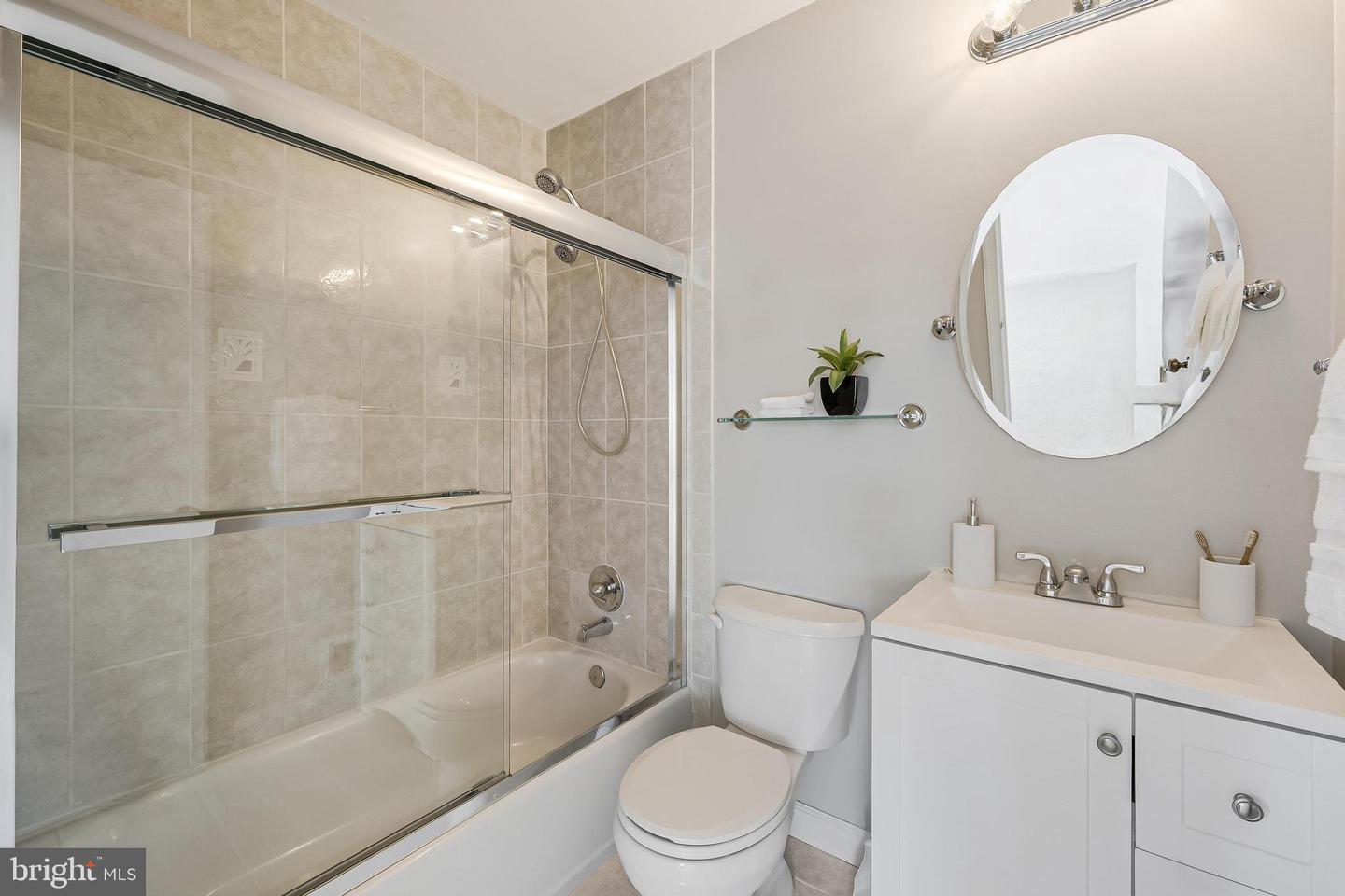 2111 N LINCOLN ST, ARLINGTON, Virginia 22207, 3 Bedrooms Bedrooms, ,3 BathroomsBathrooms,Residential,For sale,2111 N LINCOLN ST,VAAR2058494 MLS # VAAR2058494