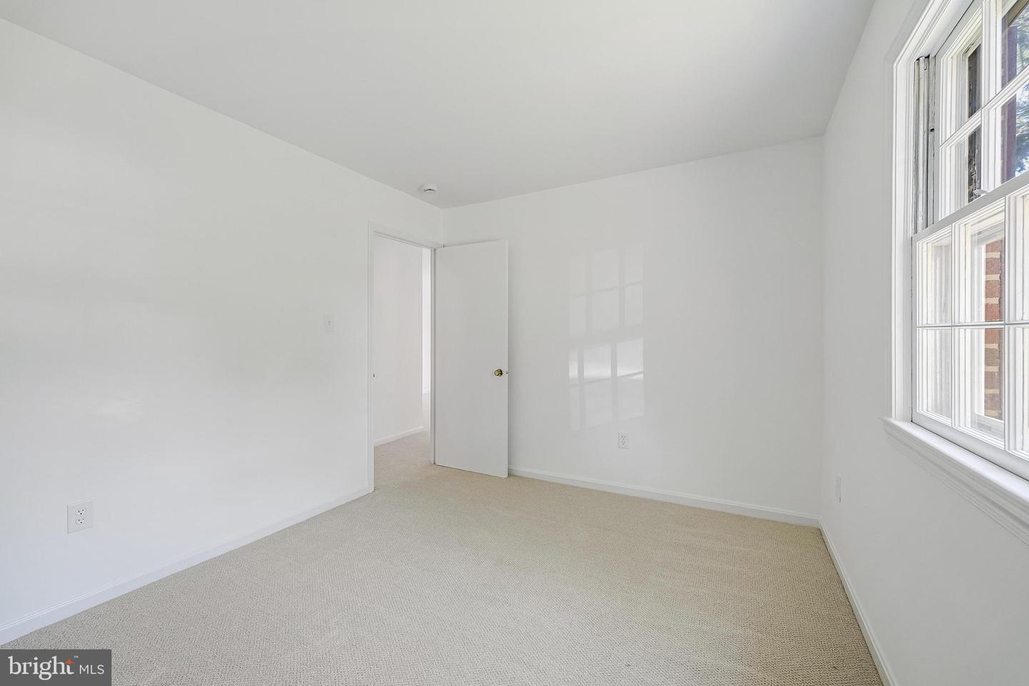 2111 N LINCOLN ST, ARLINGTON, Virginia 22207, 3 Bedrooms Bedrooms, ,3 BathroomsBathrooms,Residential,For sale,2111 N LINCOLN ST,VAAR2058494 MLS # VAAR2058494