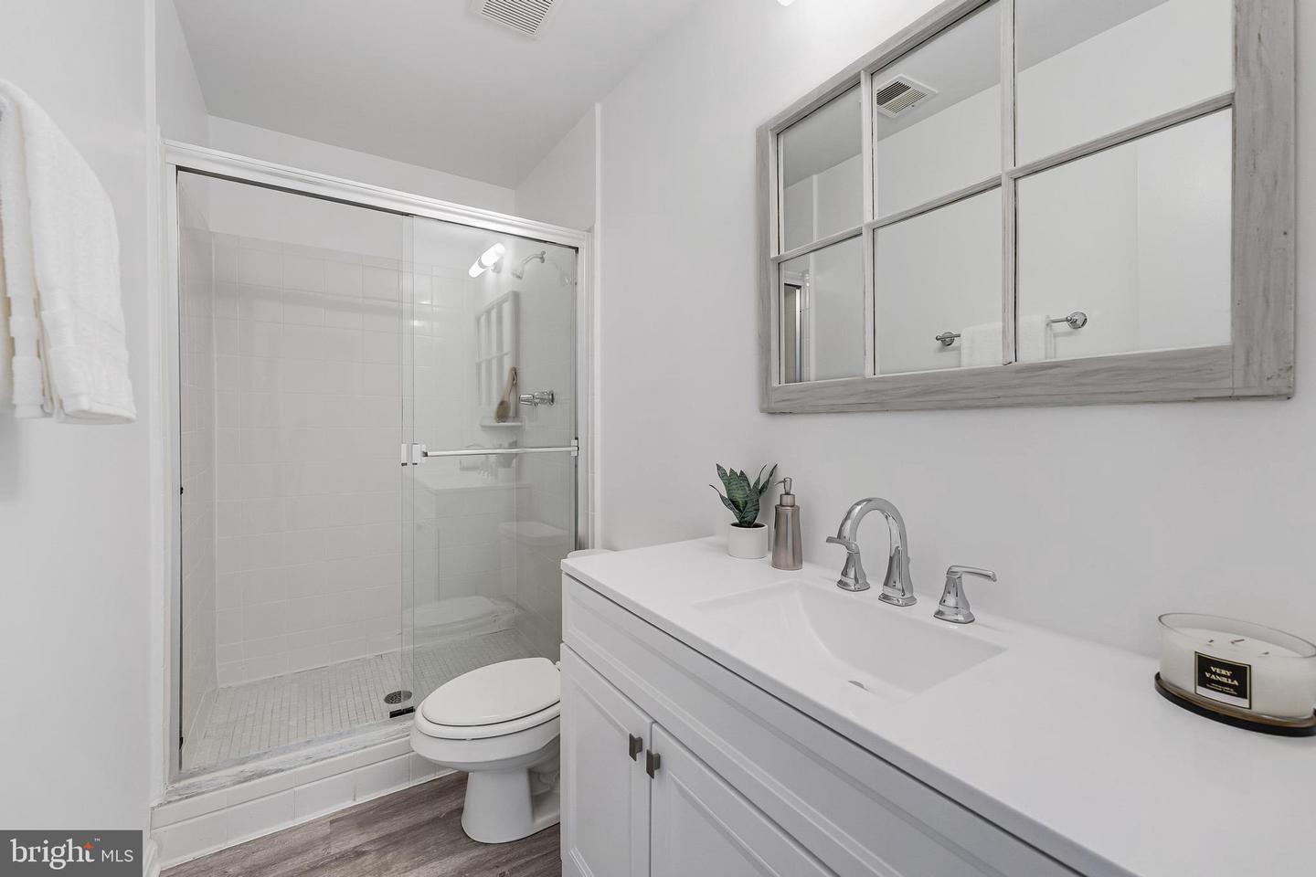 2111 N LINCOLN ST, ARLINGTON, Virginia 22207, 3 Bedrooms Bedrooms, ,3 BathroomsBathrooms,Residential,For sale,2111 N LINCOLN ST,VAAR2058494 MLS # VAAR2058494