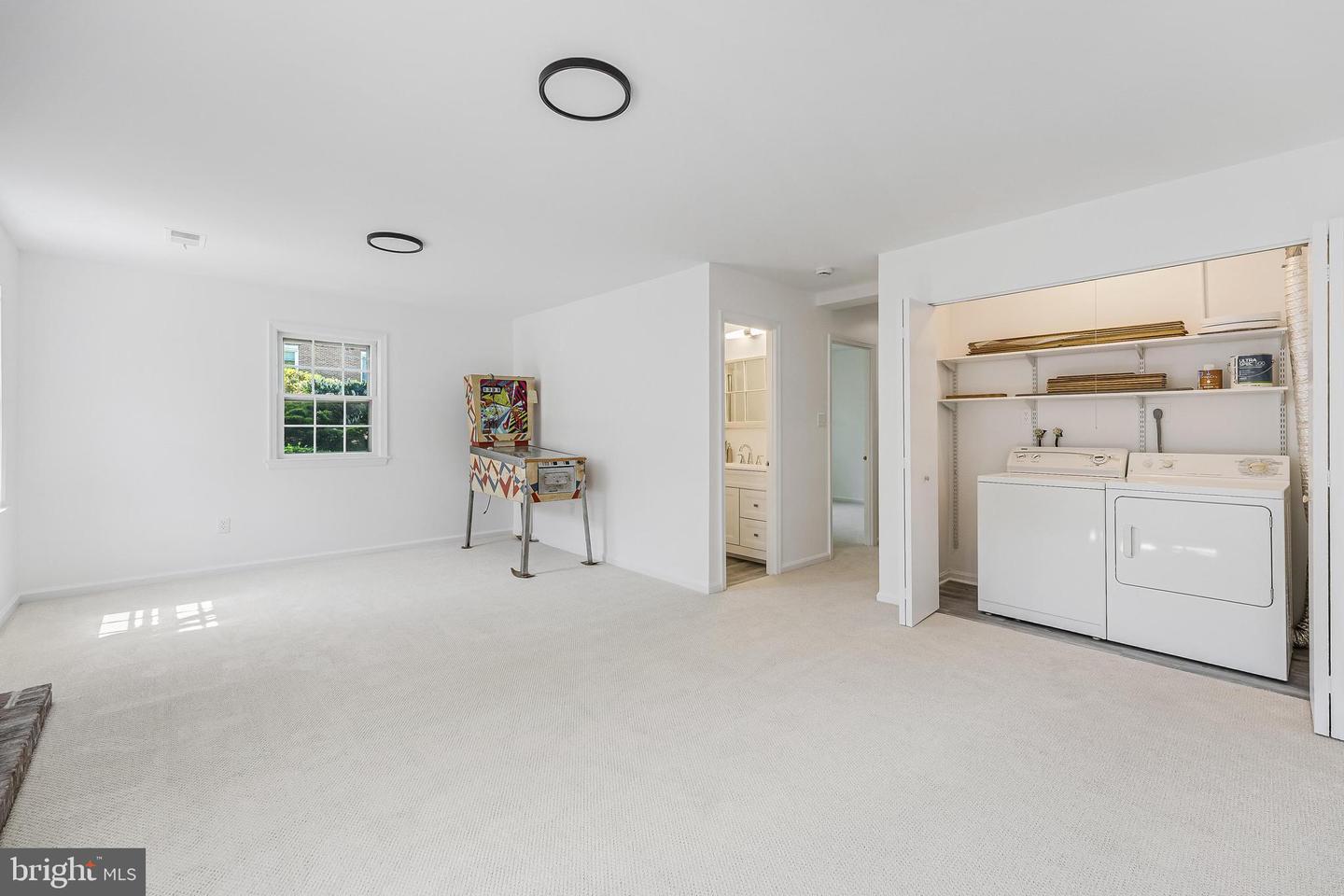 2111 N LINCOLN ST, ARLINGTON, Virginia 22207, 3 Bedrooms Bedrooms, ,3 BathroomsBathrooms,Residential,For sale,2111 N LINCOLN ST,VAAR2058494 MLS # VAAR2058494