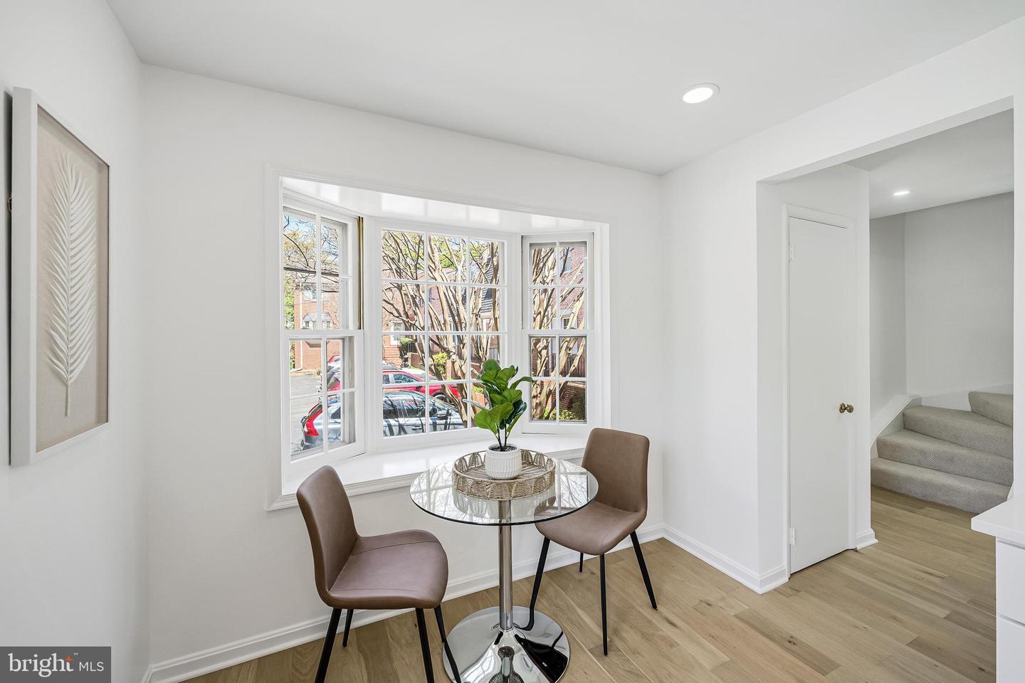 2111 N LINCOLN ST, ARLINGTON, Virginia 22207, 3 Bedrooms Bedrooms, ,3 BathroomsBathrooms,Residential,For sale,2111 N LINCOLN ST,VAAR2058494 MLS # VAAR2058494