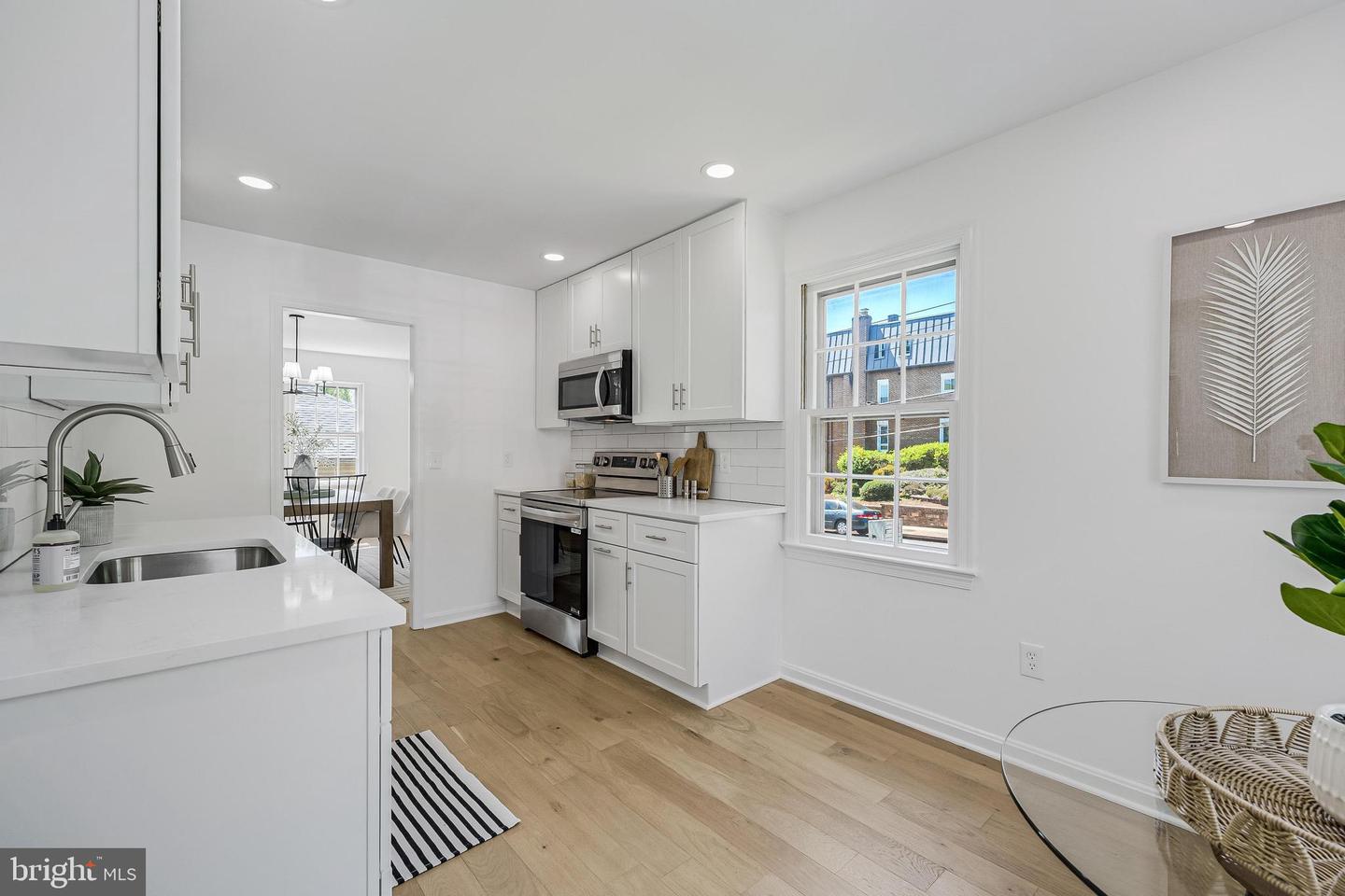 2111 N LINCOLN ST, ARLINGTON, Virginia 22207, 3 Bedrooms Bedrooms, ,3 BathroomsBathrooms,Residential,For sale,2111 N LINCOLN ST,VAAR2058494 MLS # VAAR2058494