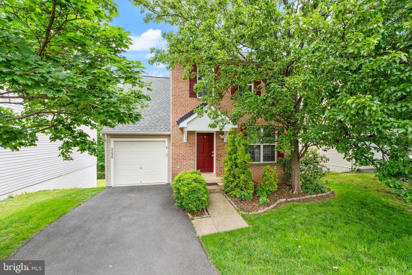 45620 LIVINGSTONE STATION ST, STERLING, Virginia 20166, 4 Bedrooms Bedrooms, ,3 BathroomsBathrooms,Residential,For sale,45620 LIVINGSTONE STATION ST,VALO2098418 MLS # VALO2098418