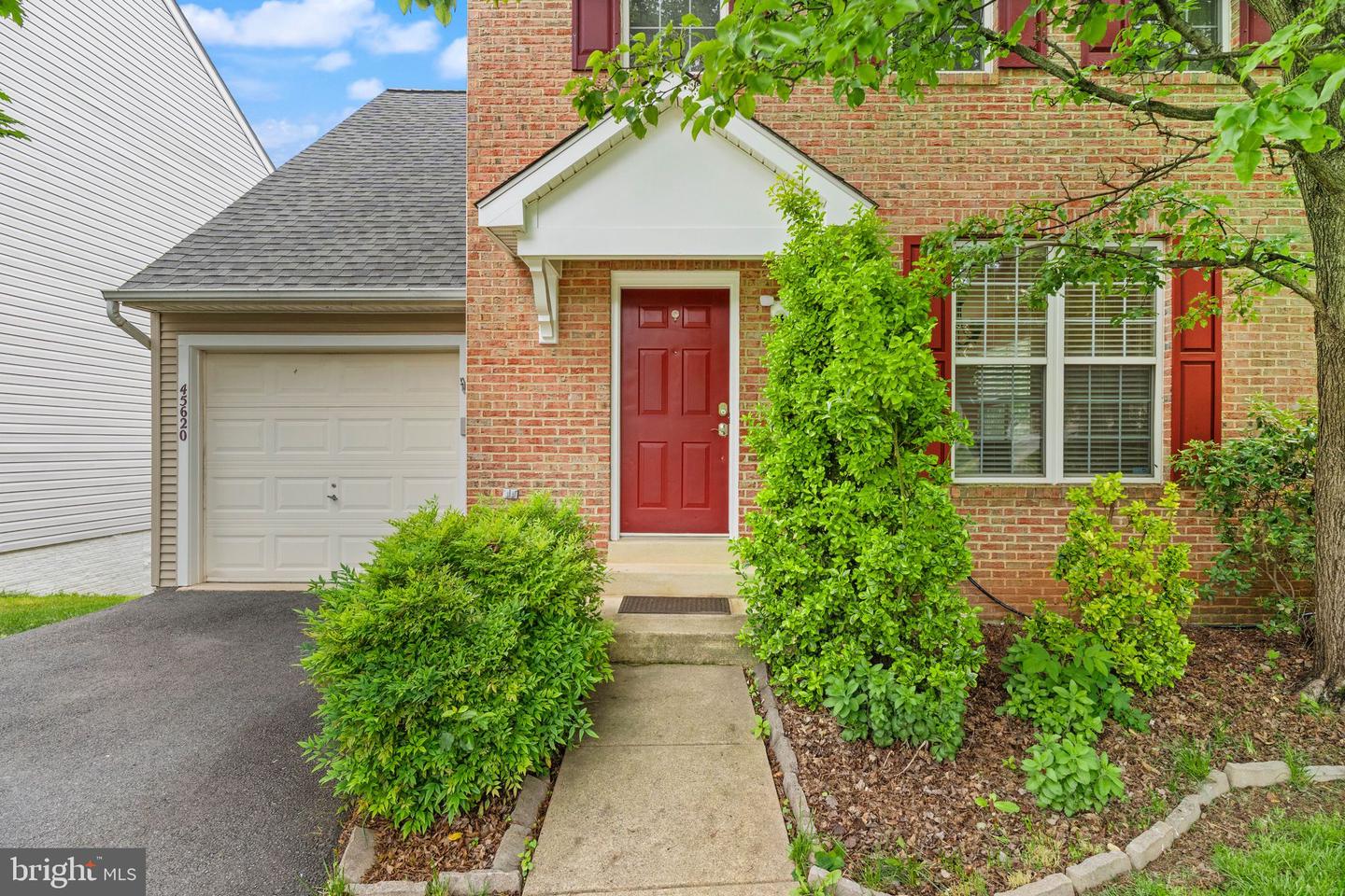 45620 LIVINGSTONE STATION ST, STERLING, Virginia 20166, 4 Bedrooms Bedrooms, ,3 BathroomsBathrooms,Residential,For sale,45620 LIVINGSTONE STATION ST,VALO2098418 MLS # VALO2098418