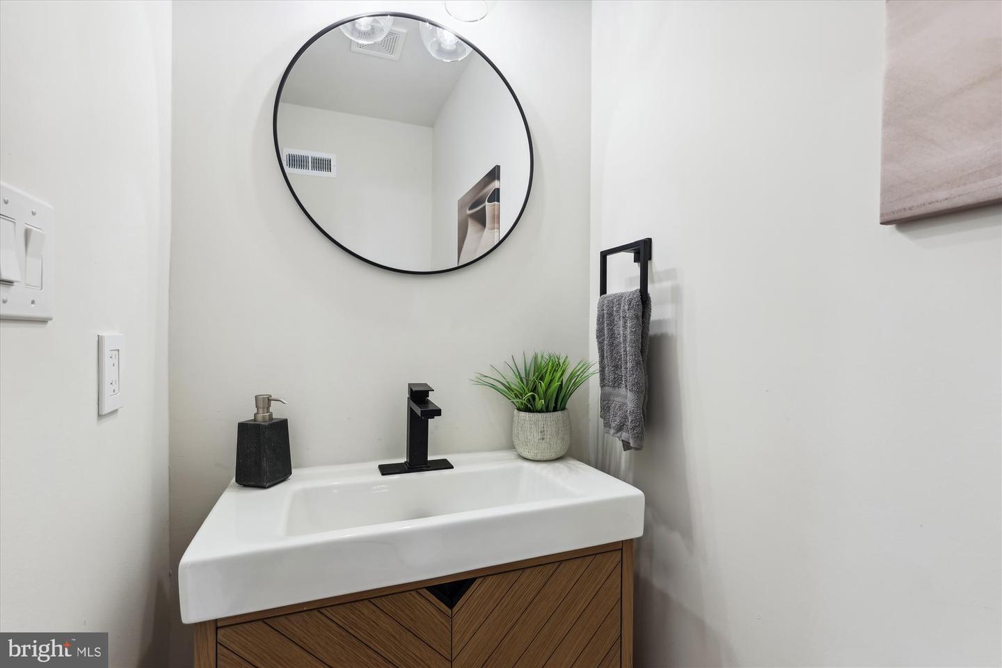 411 DECATUR ST NW, WASHINGTON, District Of Columbia 20011, 4 Bedrooms Bedrooms, ,3 BathroomsBathrooms,Residential,For sale,411 DECATUR ST NW,DCDC2203466 MLS # DCDC2203466